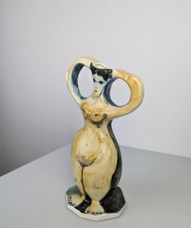 Jarrón Escultura con forma de mujer - Imagen 2