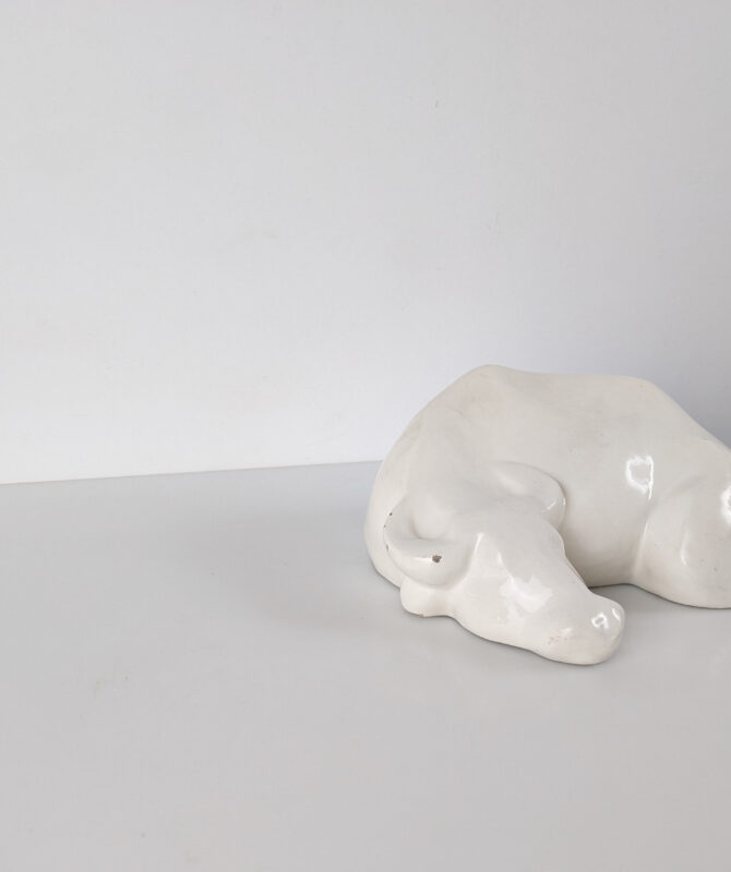 Escultura animal Búfalo de agua descansando por Elena Laverón - Imagen 4
