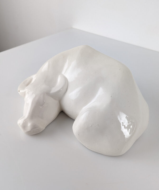 Escultura animal Búfalo de agua descansando por Elena Laverón