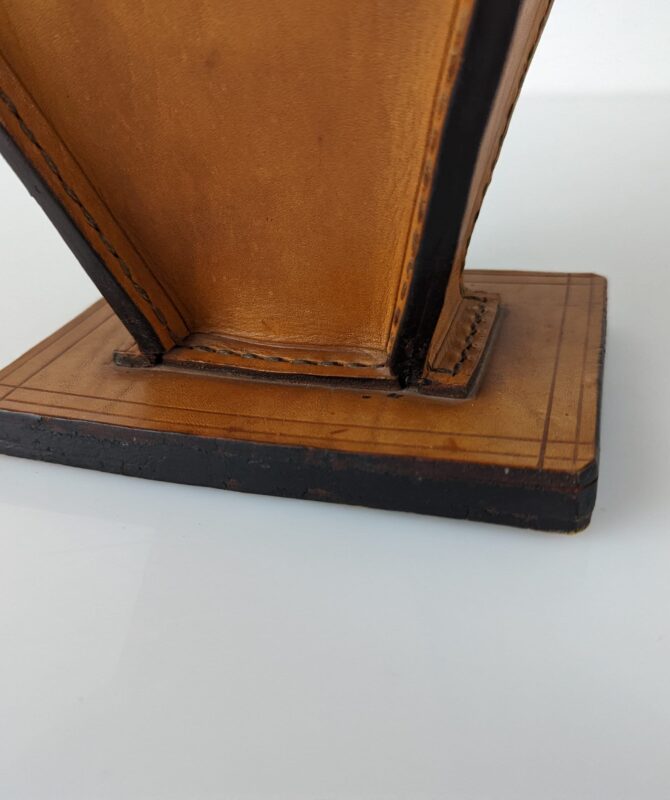 Lámpara de mesa en cuero por Jacques Adnet 1940s - Imagen 4