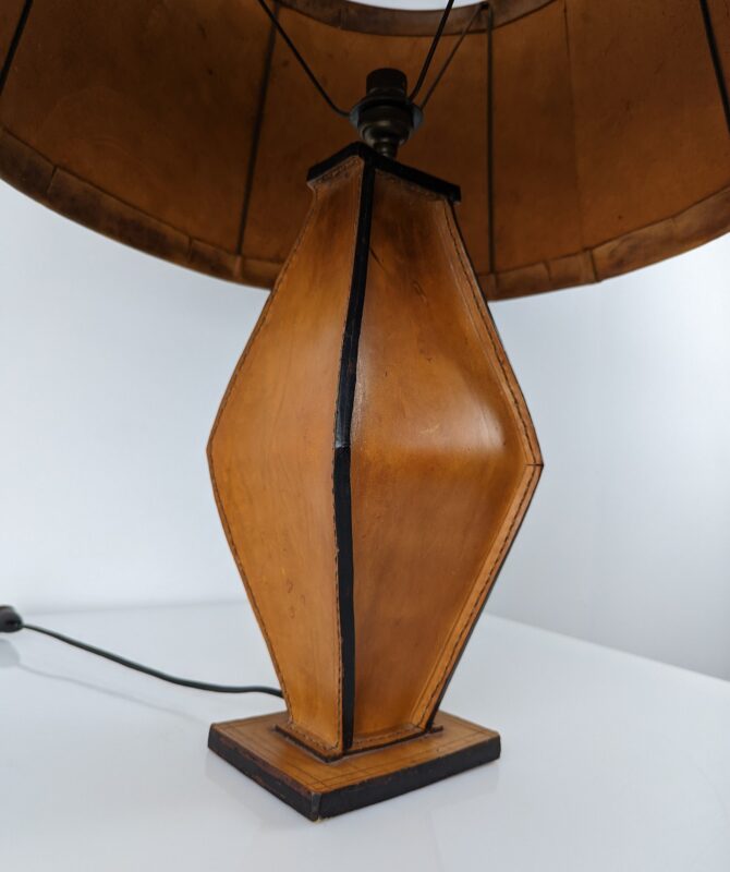 Lámpara de mesa en cuero por Jacques Adnet 1940s - Imagen 2