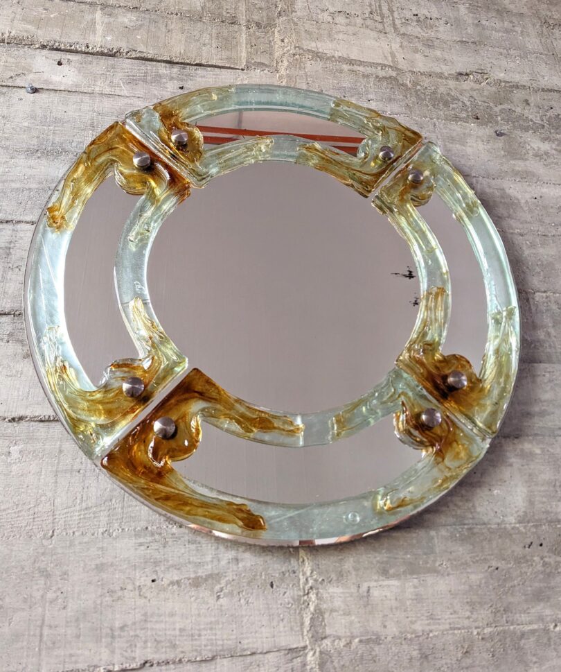 Espejo redondo veneciano en cristal de murano ámbar de Mazzega 1960s