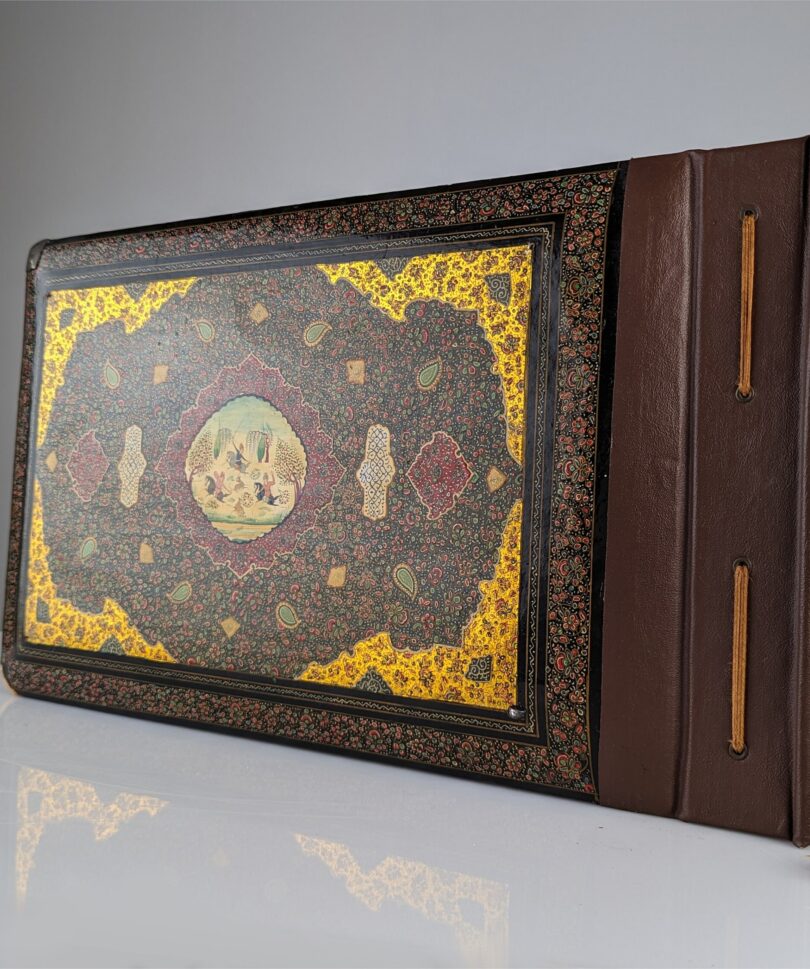 Antiguo álbum Qajar de plata pintado a mano