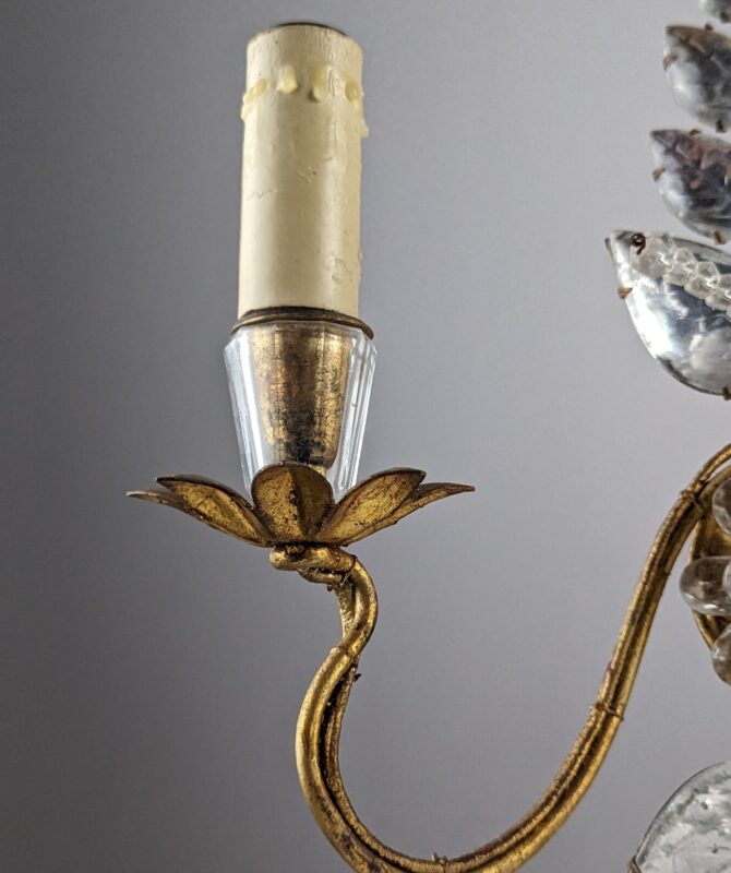 Set de tres apliques florales de Maison Bagues en cristal y metal dorado - Imagen 3