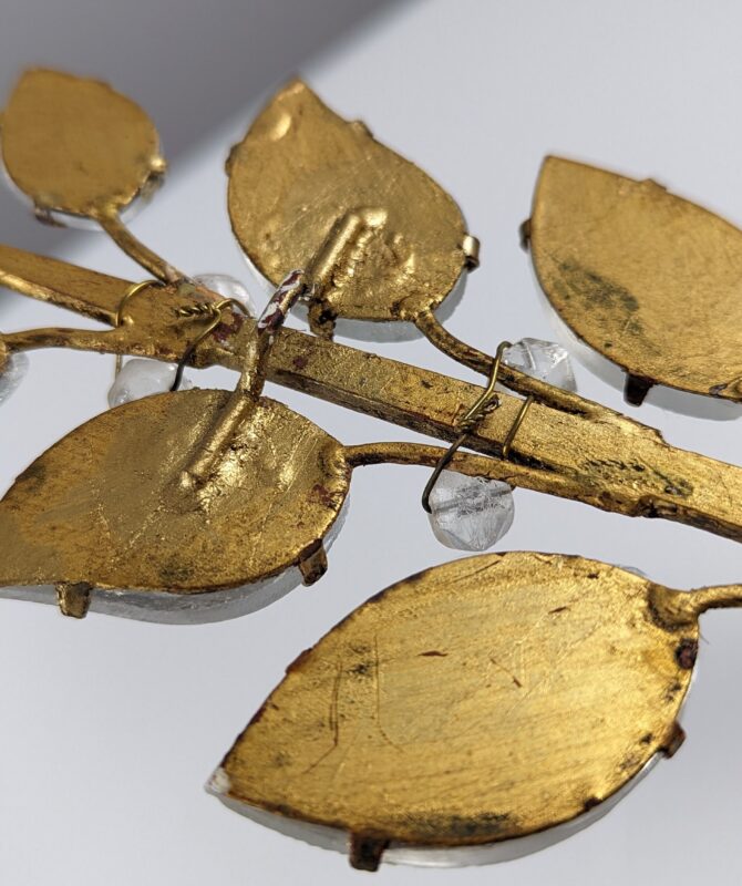 Set de tres apliques florales de Maison Bagues en cristal y metal dorado - Imagen 6