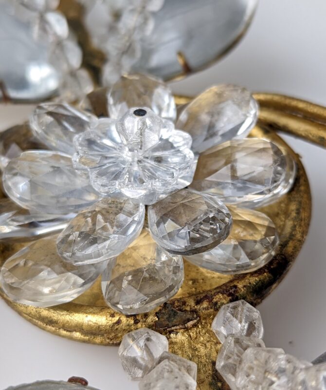 Set de tres apliques florales de Maison Bagues en cristal y metal dorado - Imagen 4
