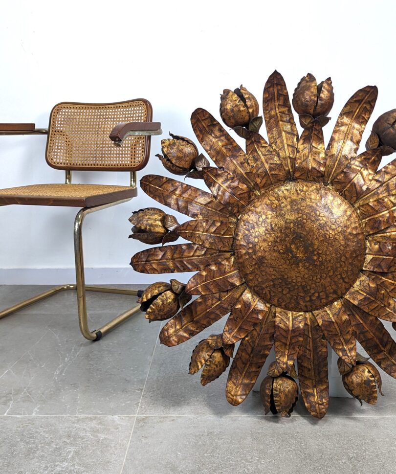 Gran lámpara de sol floral dorada 1950s