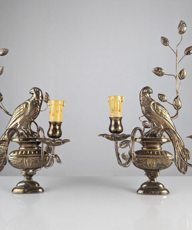 Par de apliques con Loros y hojas de Maison Bagues