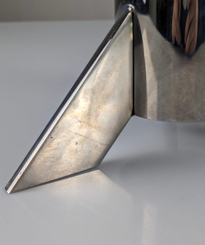 Lámpara de mesa escultura en acero - Imagen 6
