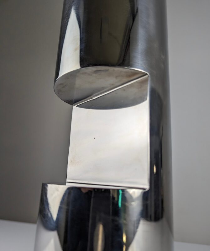 Lámpara de mesa escultura en acero - Imagen 4
