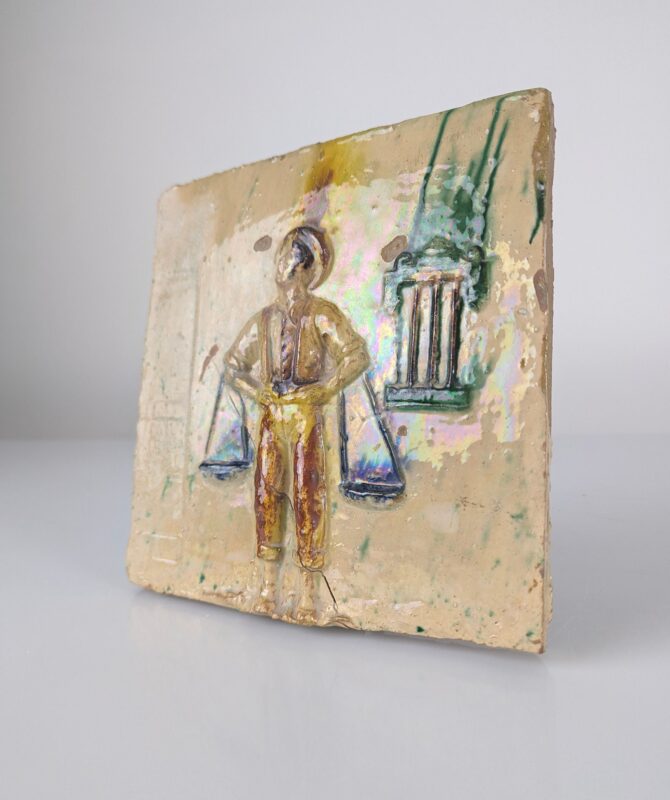 Placa de cerámica vidriada con cenachero de Hermanos Morillo, Málaga, 1940s