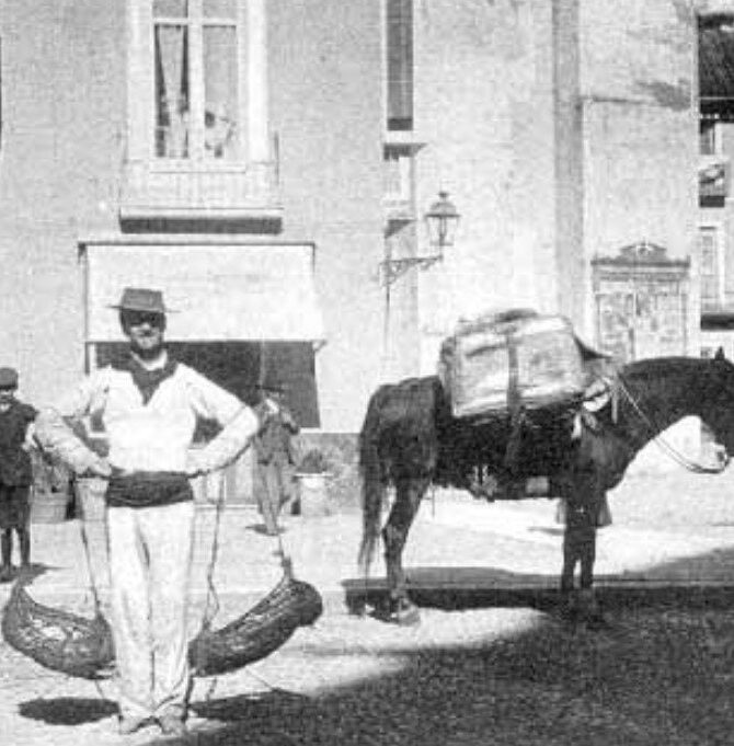 Placa de cerámica vidriada con cenachero de Hermanos Morillo, Málaga, 1940s - Imagen 4