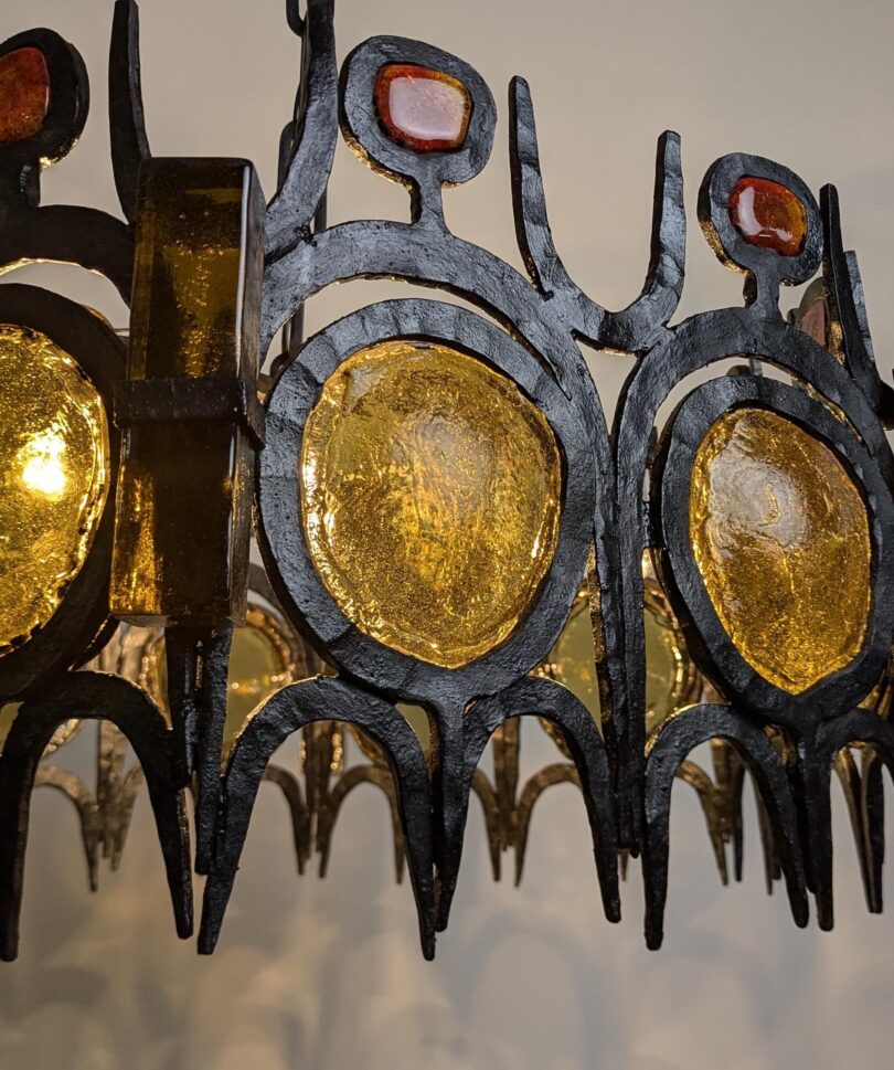 Lámpara escultura chandelier en hierro forjado y cristal soplado