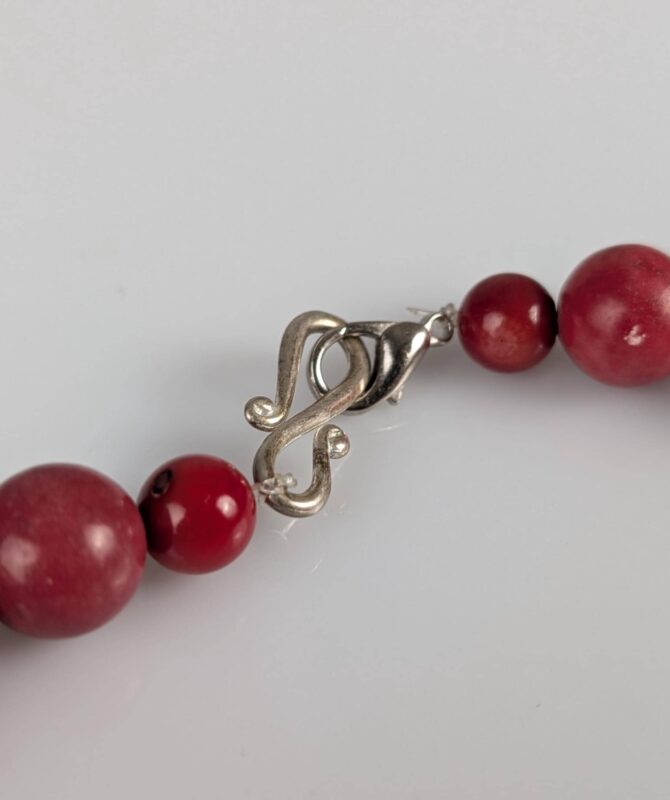 Collar de Coral Rojo con Ramas y Cuentas de Diseño Único - Imagen 6