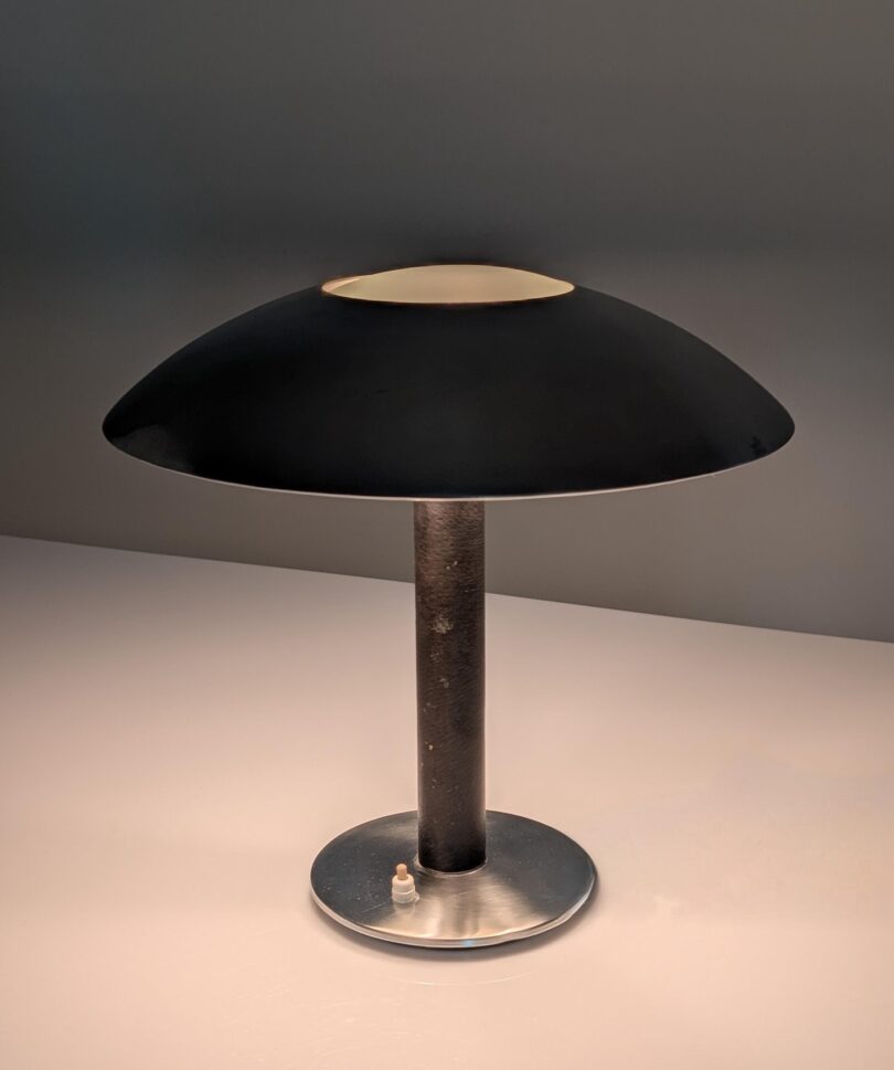 Lámpara de mesa de cuero por Metalarte, 1962