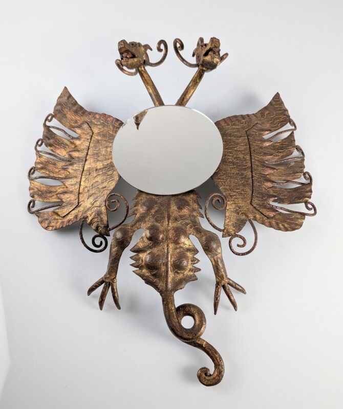 Espejo Estilo Neogótico Español en Hierro Dorado con Dragón de Dos Cabezas - Imagen 5