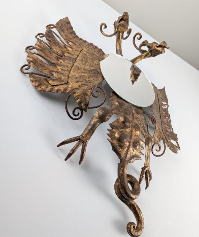 Espejo Estilo Neogótico Español en Hierro Dorado con Dragón de Dos Cabezas - Imagen 3