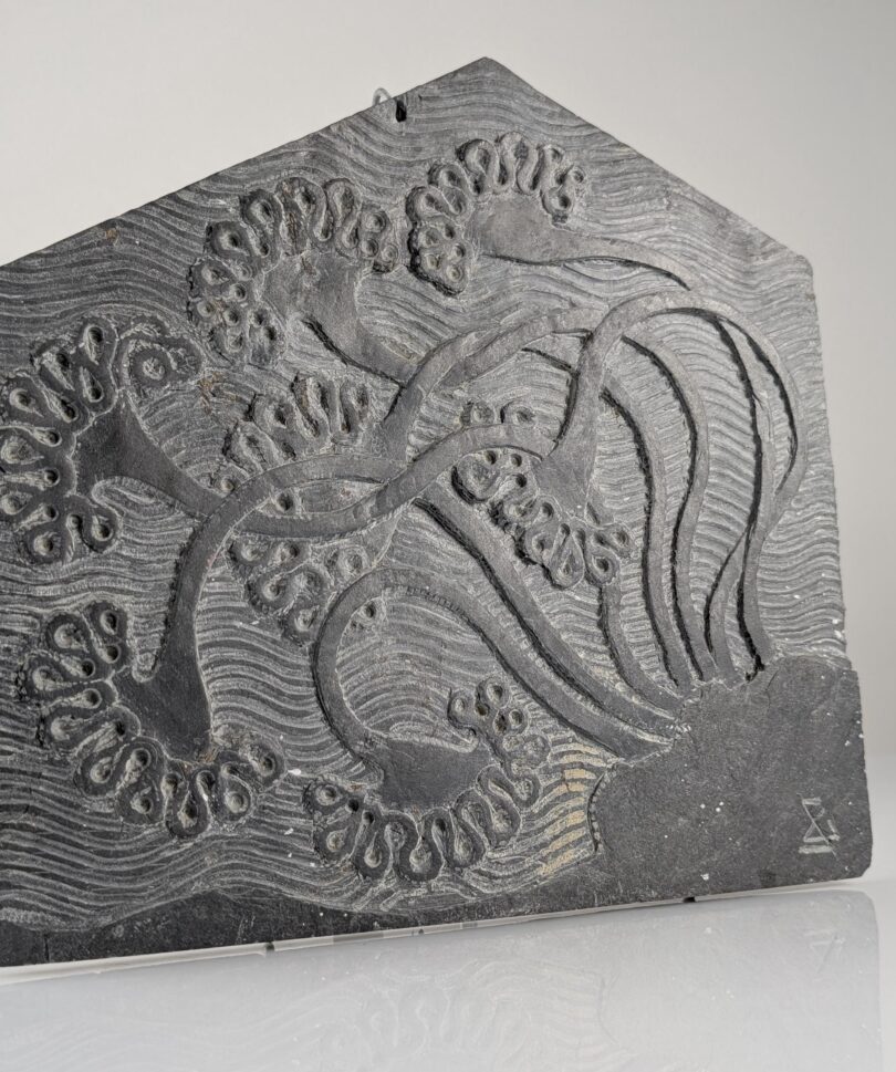 Bajorrelieve en Pizarra con Motivos Florales, Firmado 1970s