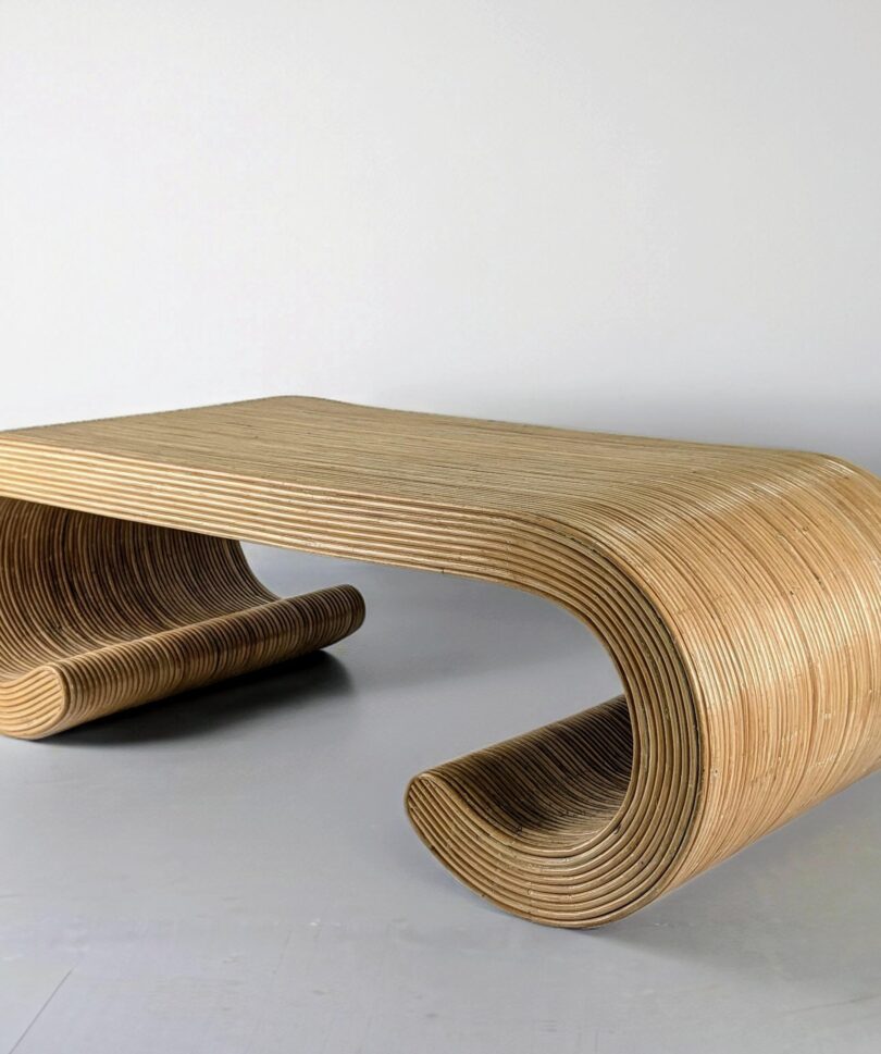 Mesa de Centro Vintage en Ratán Curvado Diseño Escultural 1970s