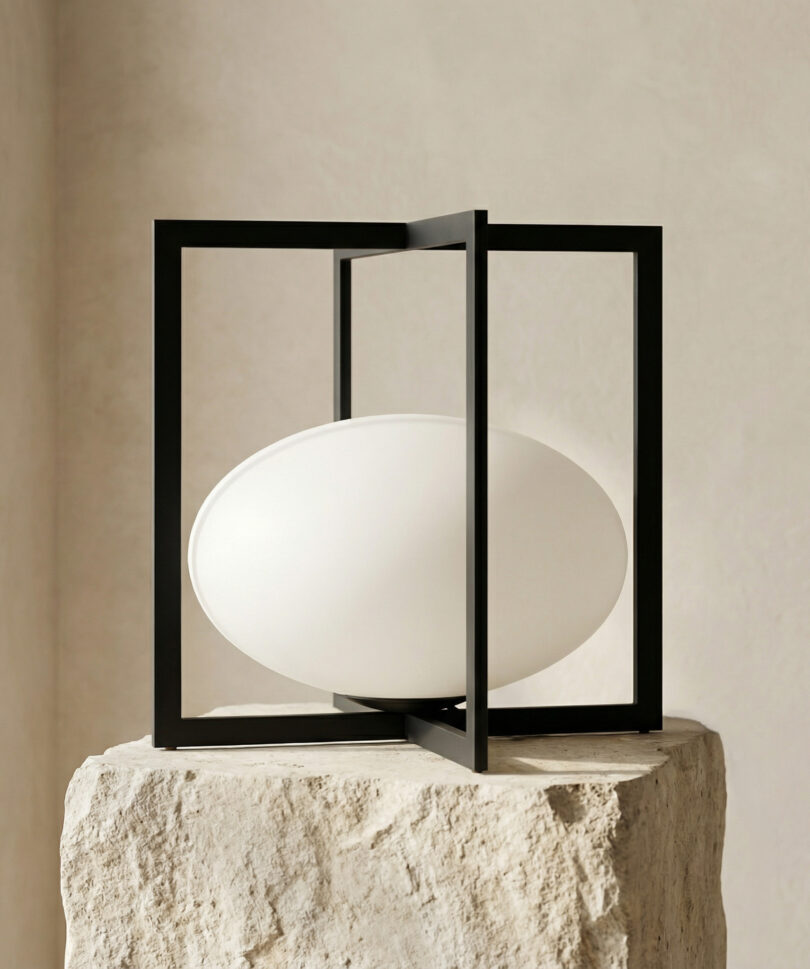 Lámpara de Mesa Cubo Modernista Europea Metal Negro 1970s