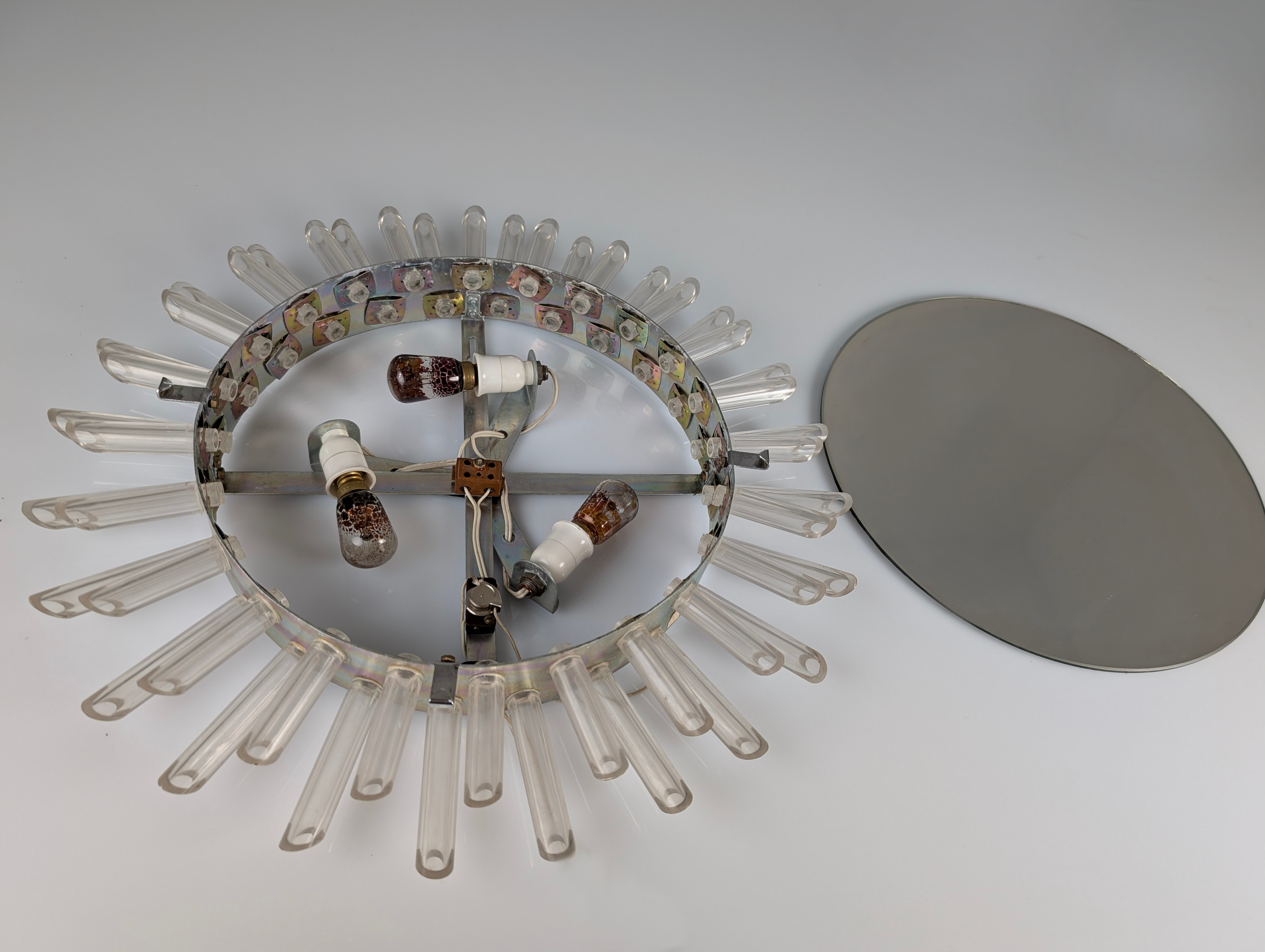 Espejo Sol Mid-Century Modern de Pared en Lucite con Luz Rosada, 1970s - Imagen 11