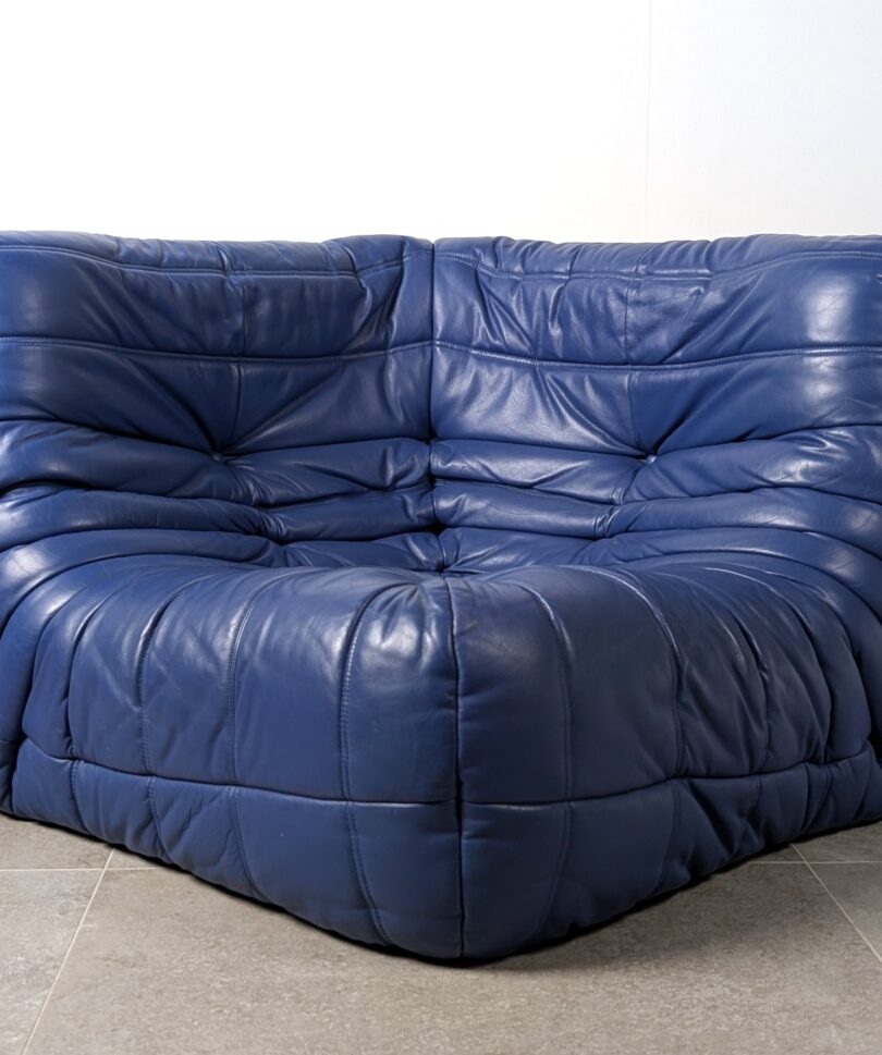Michel Ducaroy Ligne Roset Sofá Esquinero Togo Cuero Azul Francia 1980s