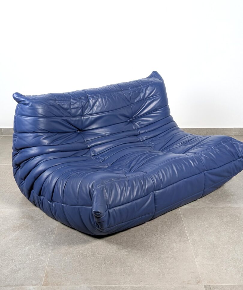 Michel Ducaroy Sofá Togo Dos Plazas Cuero Azul Ligne Roset Francia 1980s