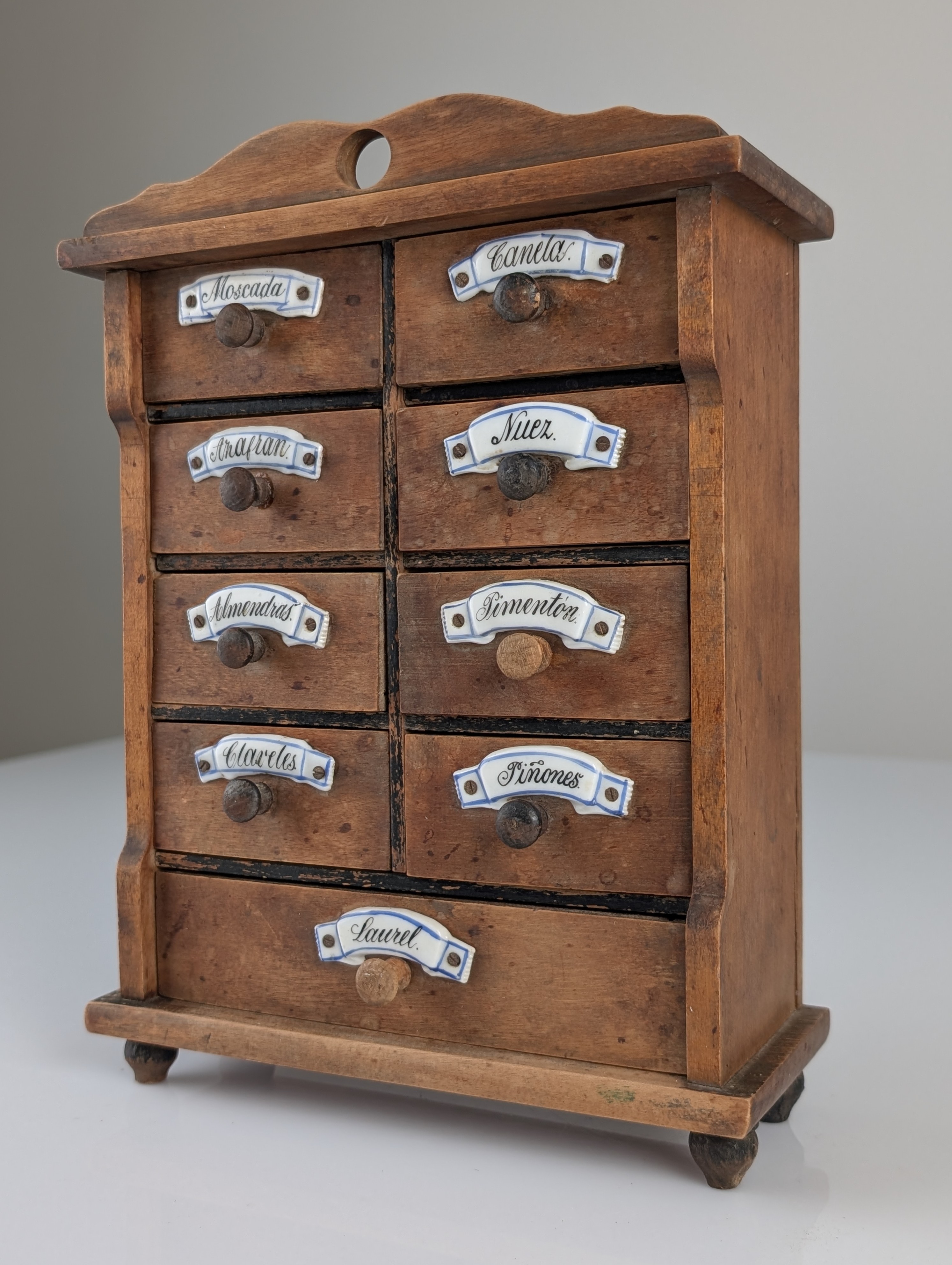 Especiero Rústico Español de Madera con Etiquetas de Cerámica 1930s - Imagen 7