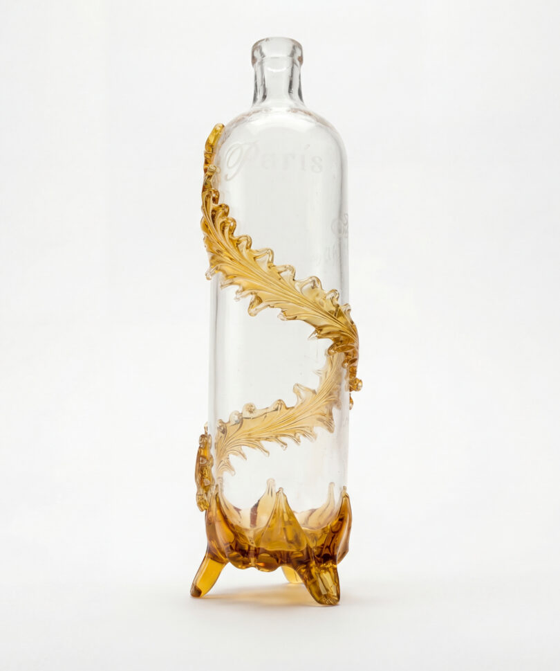 Botella Art Nouveau Francesa de Vidrio de Uranio con Hojas de Ámbar, c. 1900