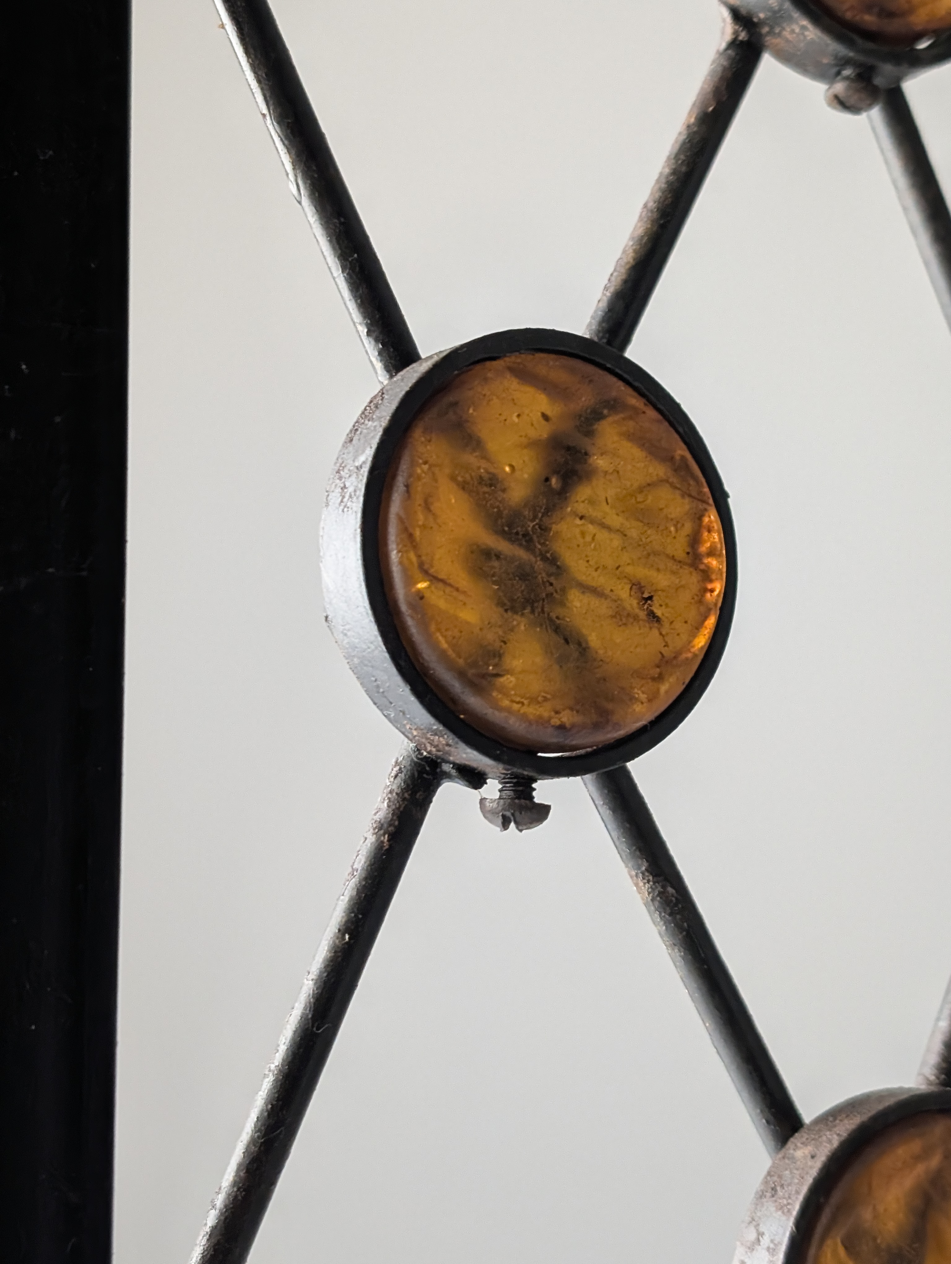 Chispero de Diseño en Hierro Forjado con Discos Naranjas, Mid-Century, 1960s - Imagen 3