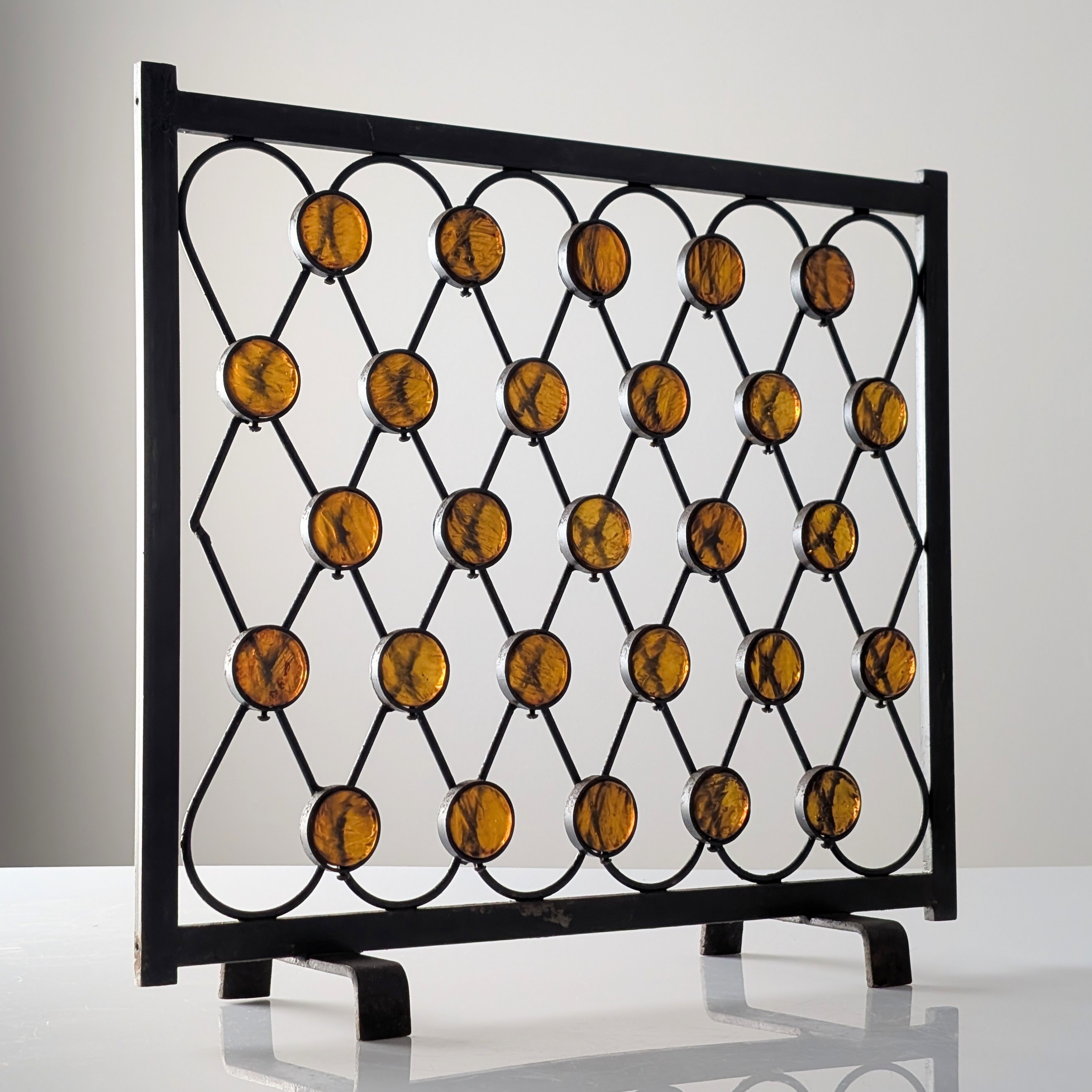 Chispero de Diseño en Hierro Forjado con Discos Naranjas, Mid-Century, 1960s