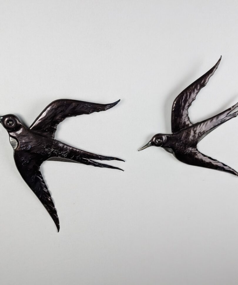 Par de Esculturas de Pared Golondrinas de Metal, Firmadas, 1970s