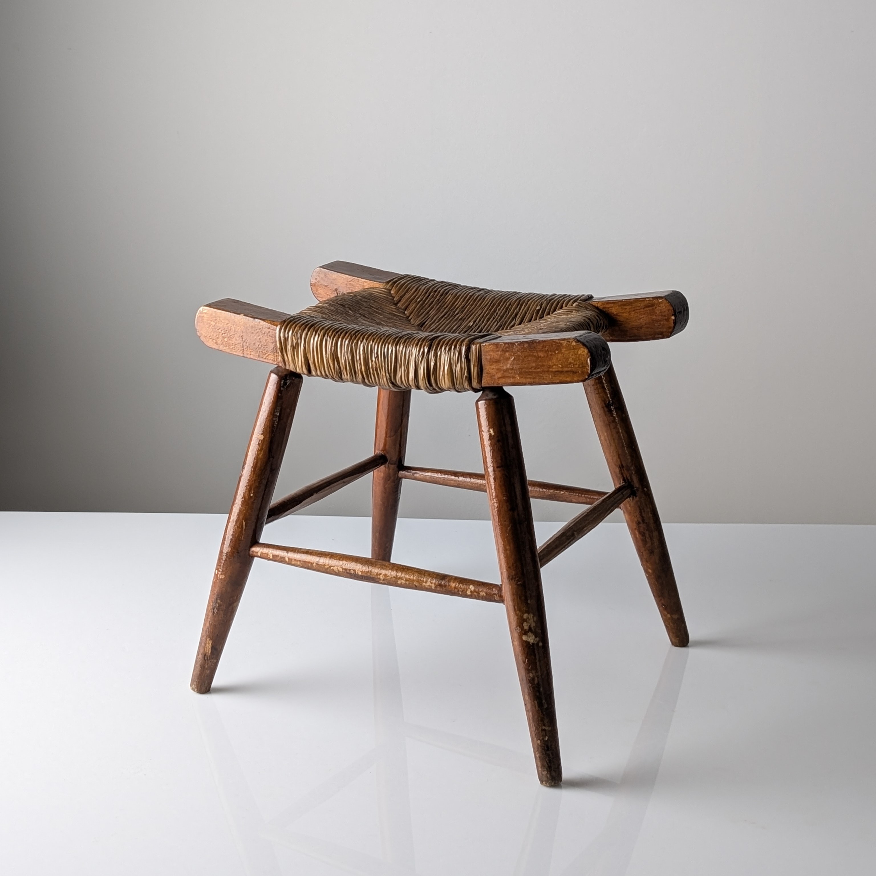 Taburete Rústico de Madera y Enea "Tajo", España, 1940s