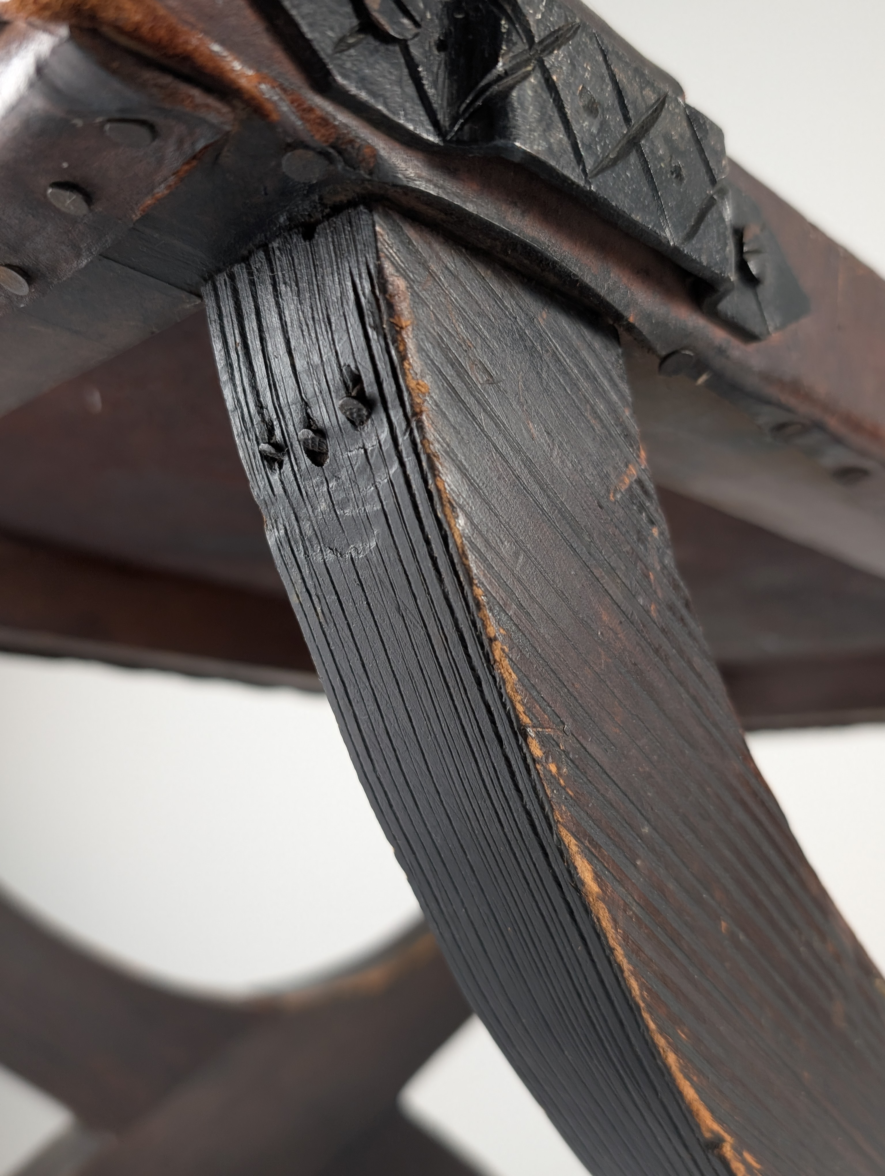 Taburete Curul Colonial de Cuero y Hierro Forjado, México, 1940s - Imagen 4