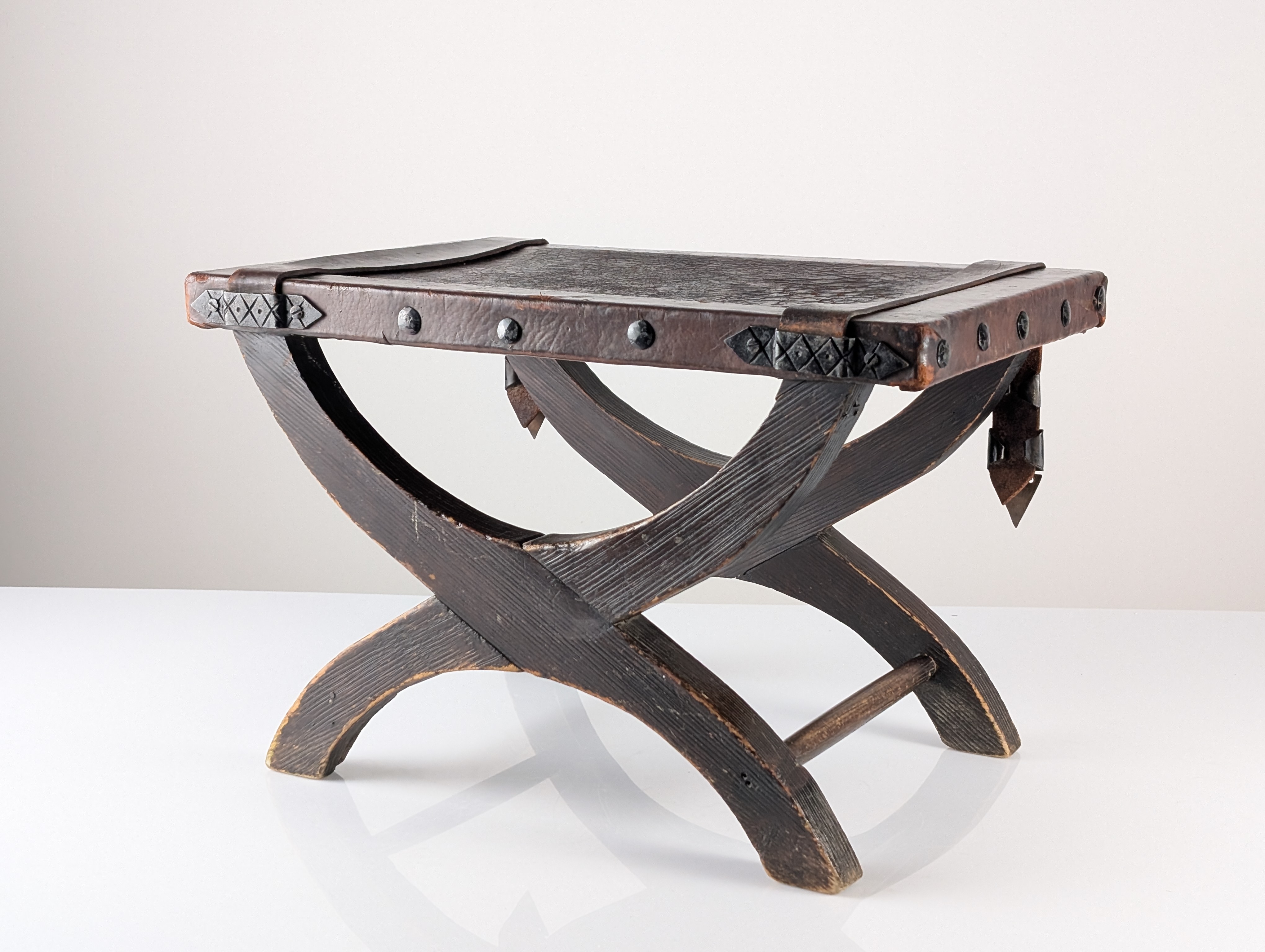 Taburete Curul Colonial de Cuero y Hierro Forjado, México, 1940s - Imagen 15