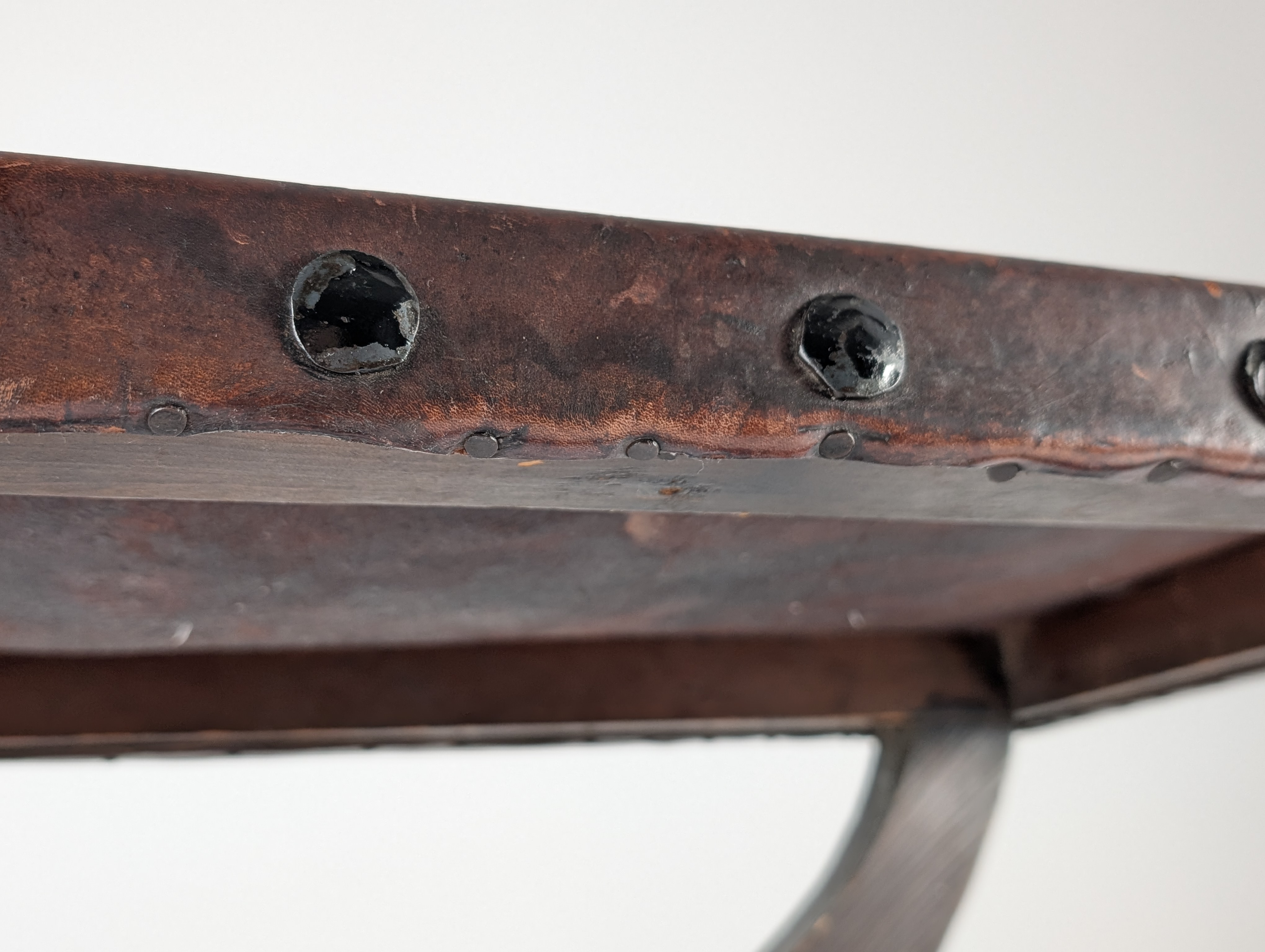 Taburete Curul Colonial de Cuero y Hierro Forjado, México, 1940s - Imagen 10