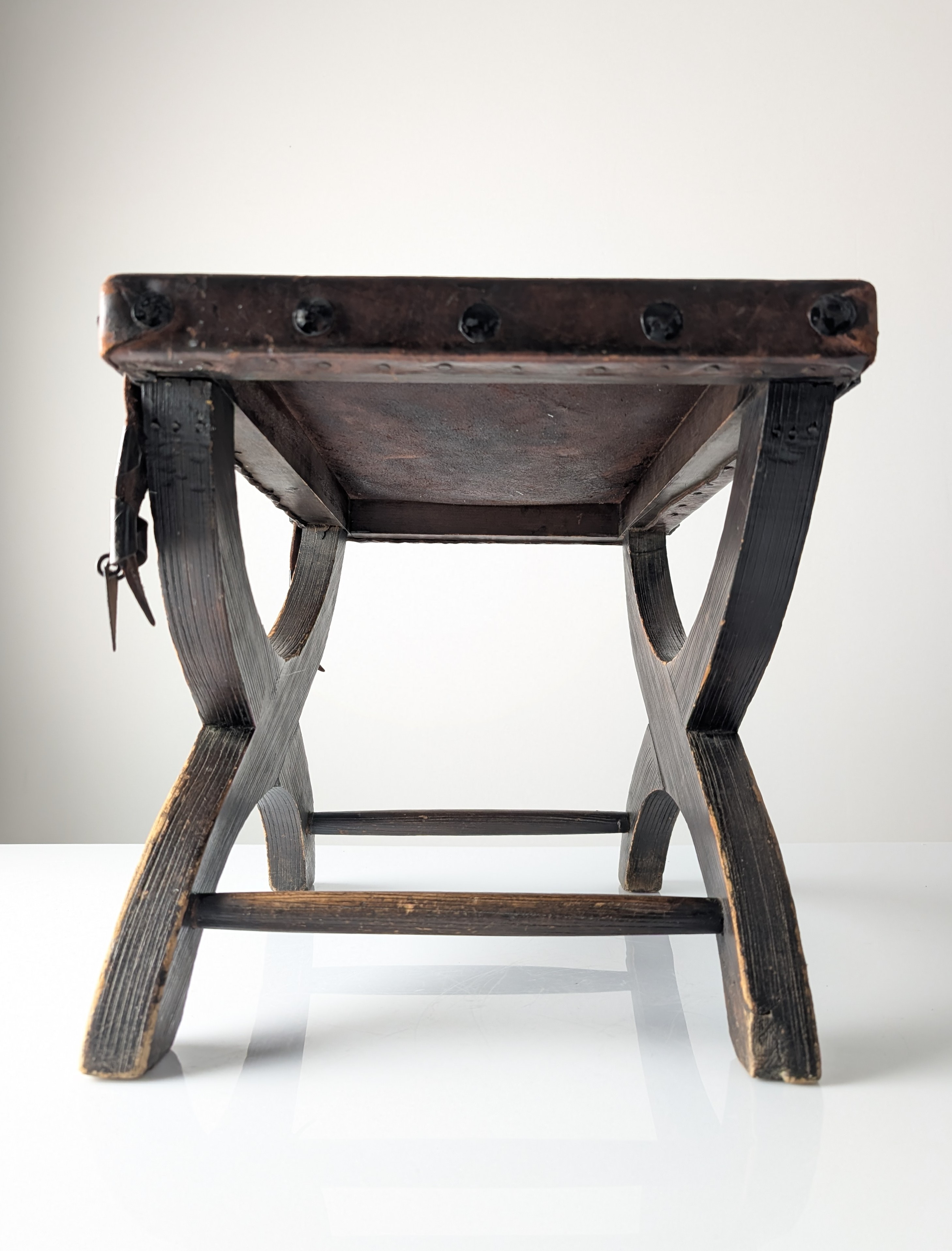 Taburete Curul Colonial de Cuero y Hierro Forjado, México, 1940s - Imagen 8