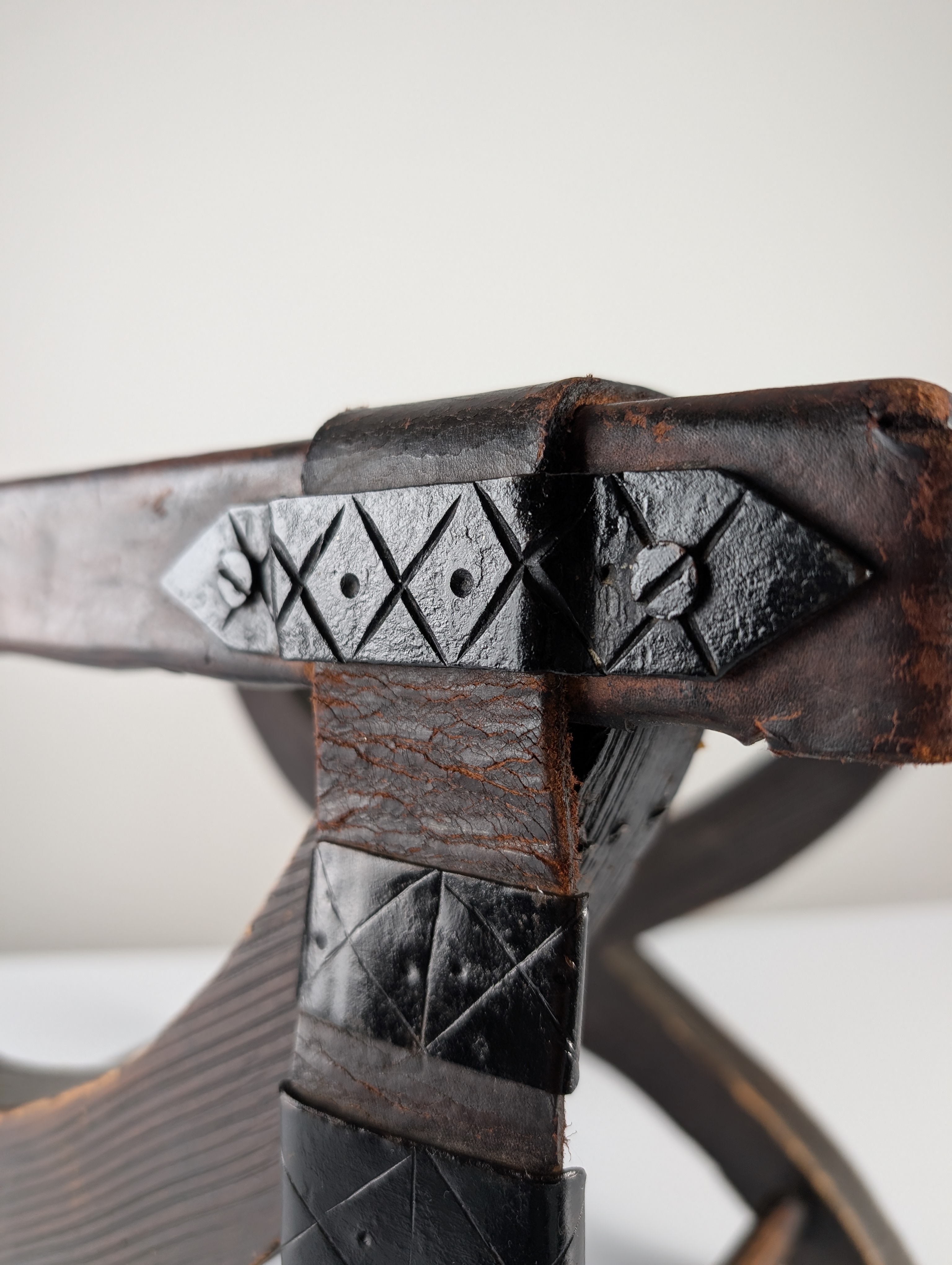 Taburete Curul Colonial de Cuero y Hierro Forjado, México, 1940s - Imagen 16