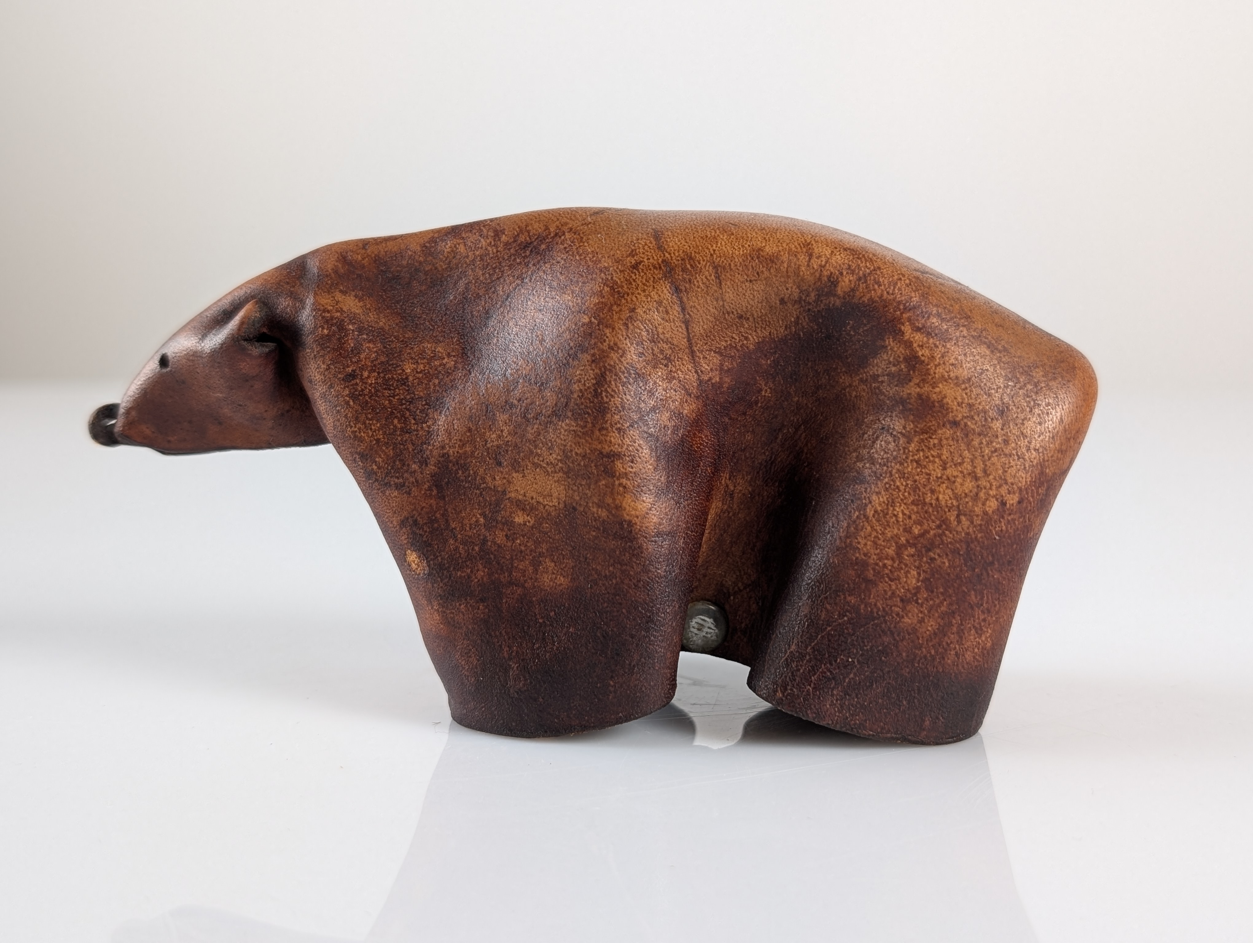 Escultura de Oso en Cuero Plegado Mid-Century Modern, Alemania, 1960s - Imagen 4