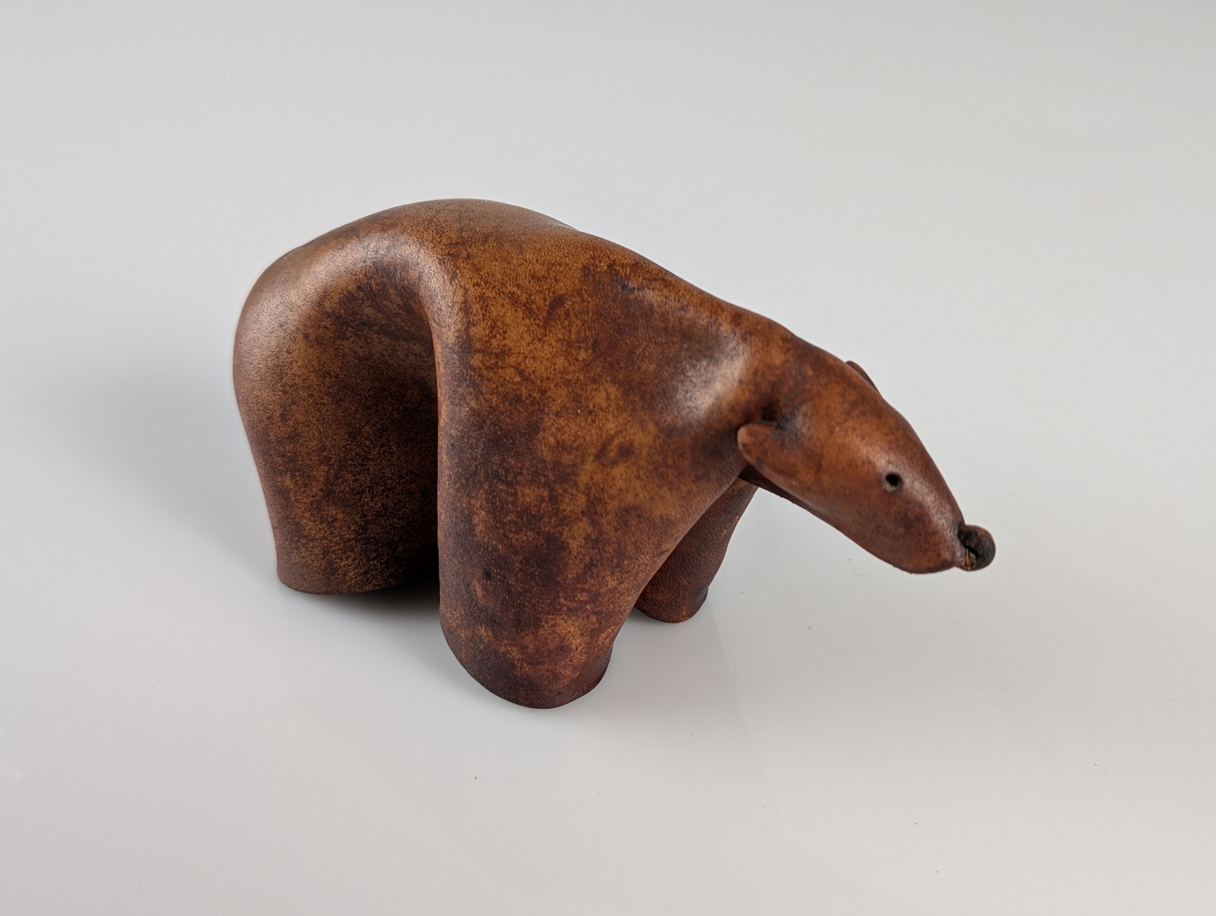 Escultura de Oso en Cuero Plegado Mid-Century Modern, Alemania, 1960s - Imagen 6