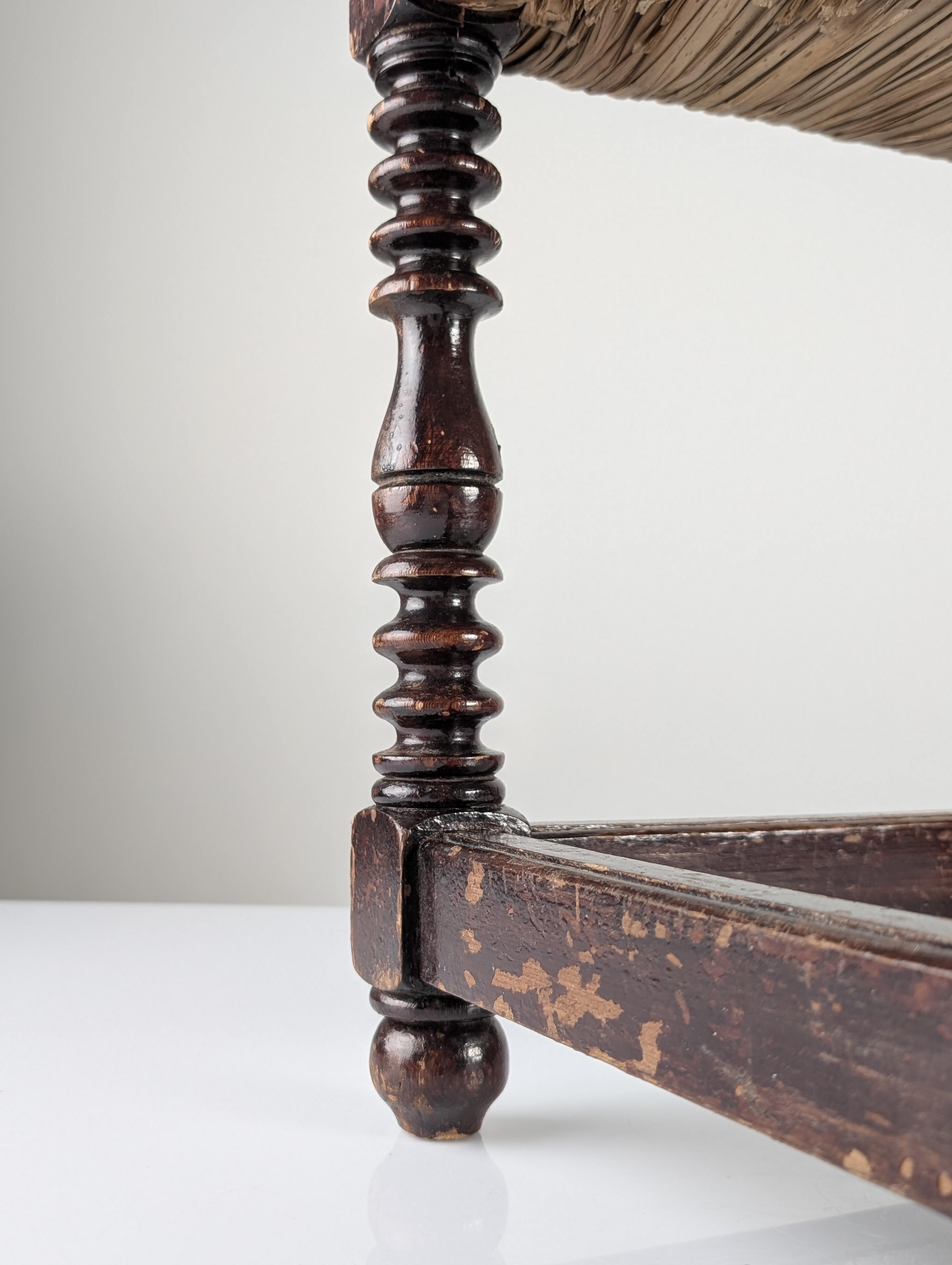 Banco Español Tradicional de Enea con Patas Torneadas, 1940s - Imagen 13