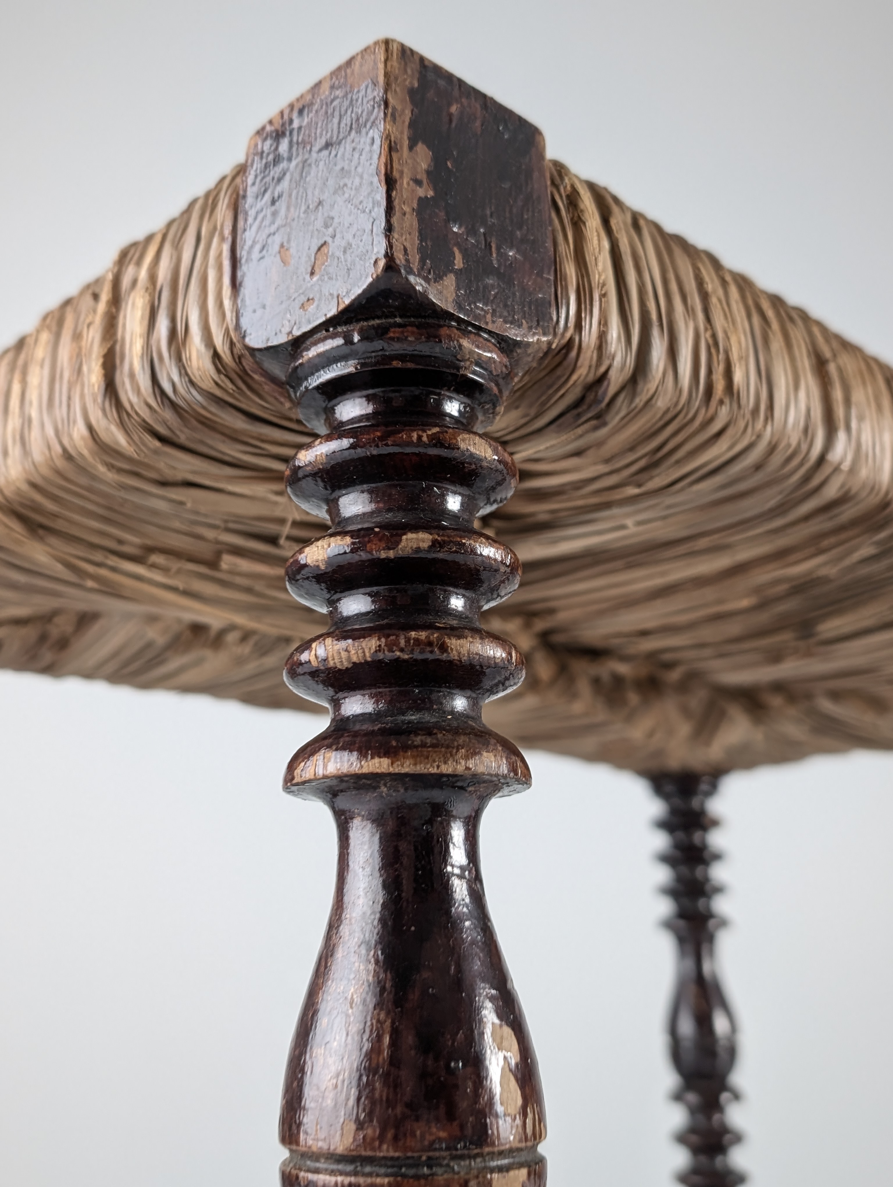 Banco Español Tradicional de Enea con Patas Torneadas, 1940s - Imagen 6