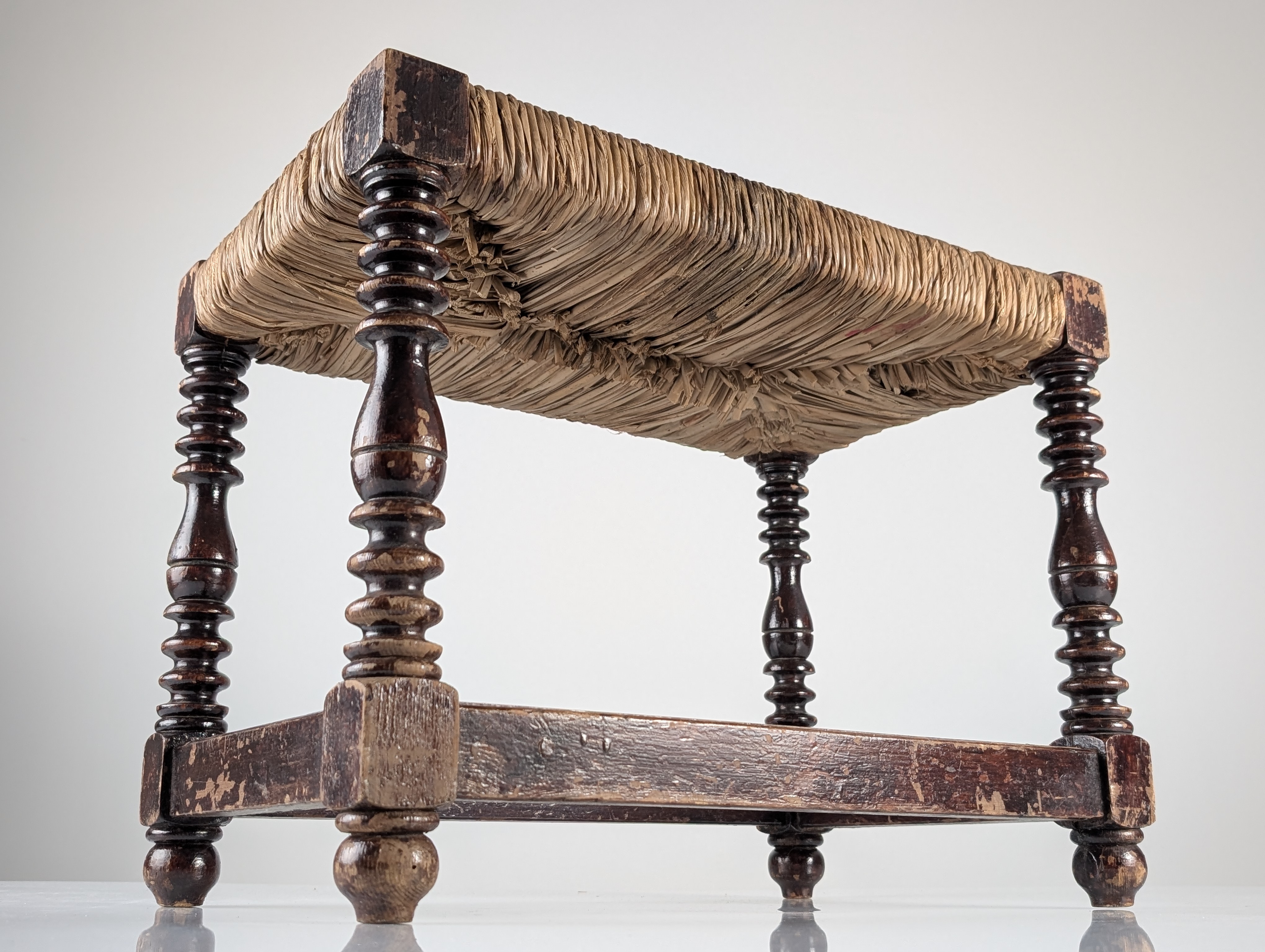 Banco Español Tradicional de Enea con Patas Torneadas, 1940s - Imagen 4