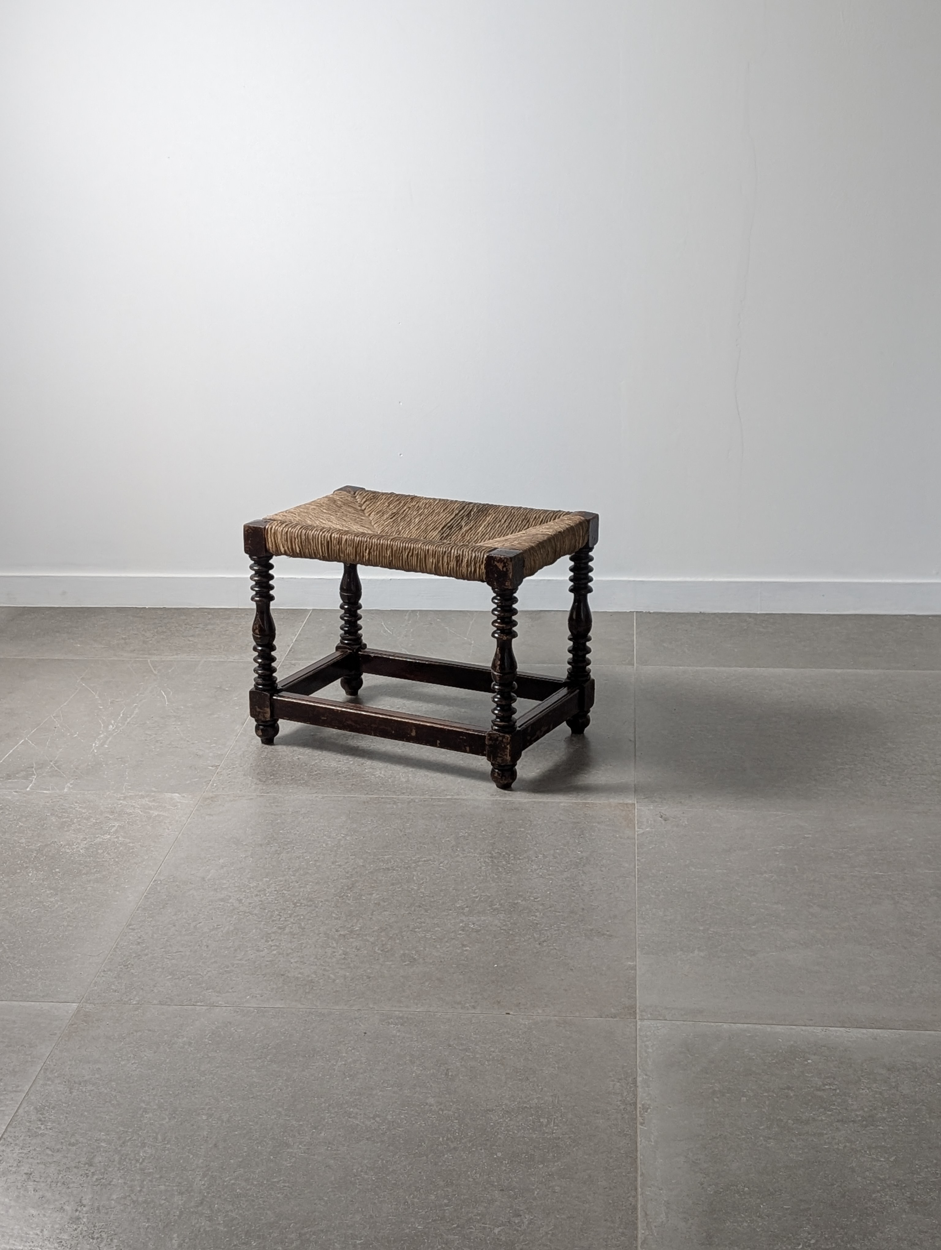 Banco Español Tradicional de Enea con Patas Torneadas, 1940s - Imagen 9