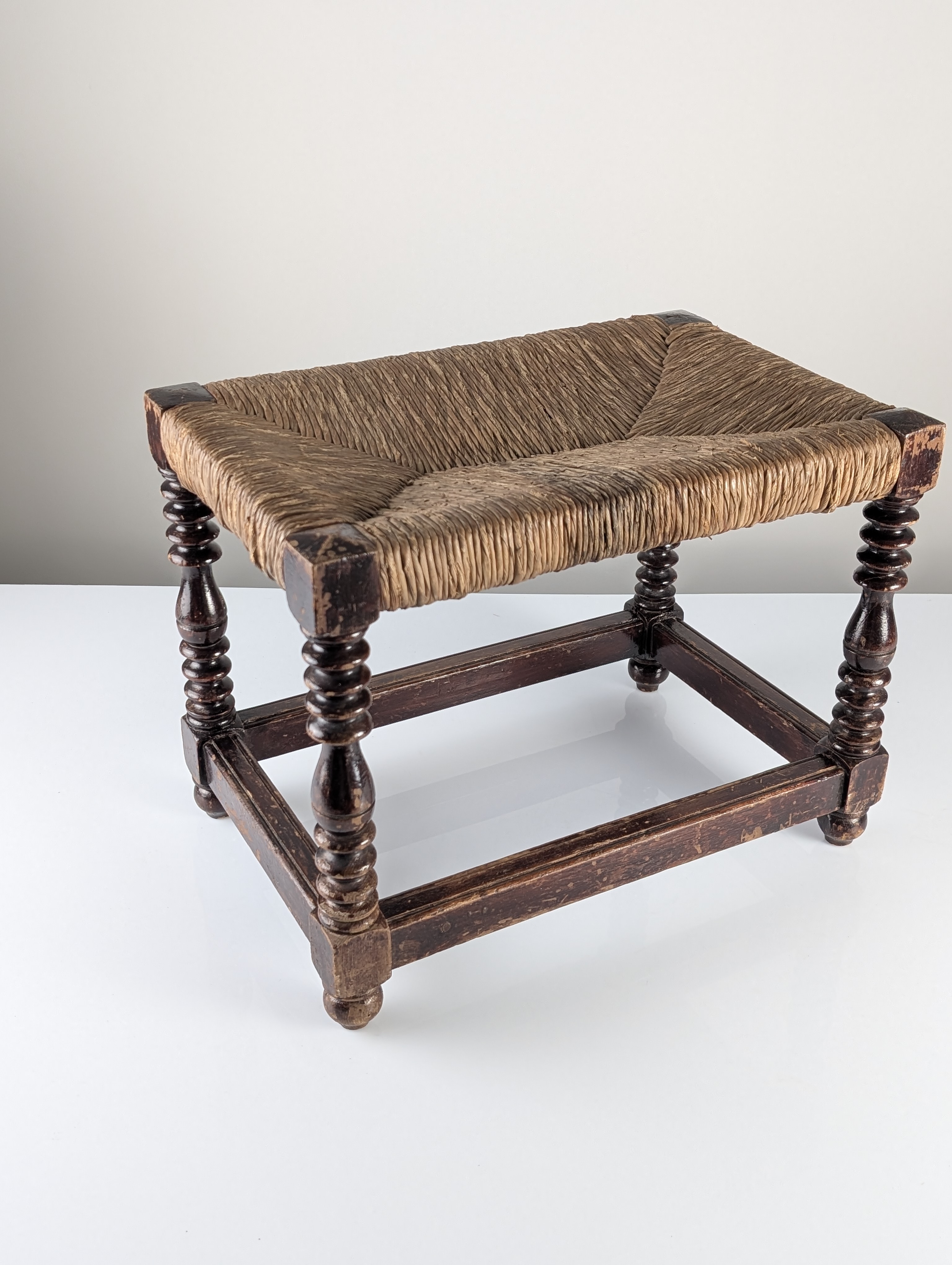 Banco Español Tradicional de Enea con Patas Torneadas, 1940s - Imagen 2