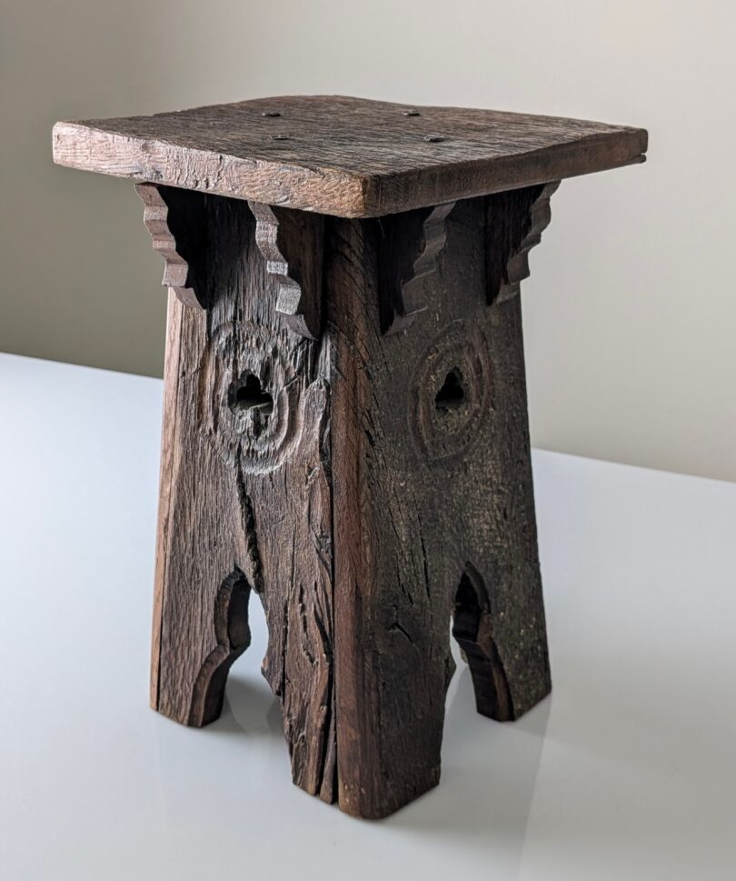 Taburete Pedestal Monacal de Roble con Tréboles Calados, Neogótico Francés, 1900s