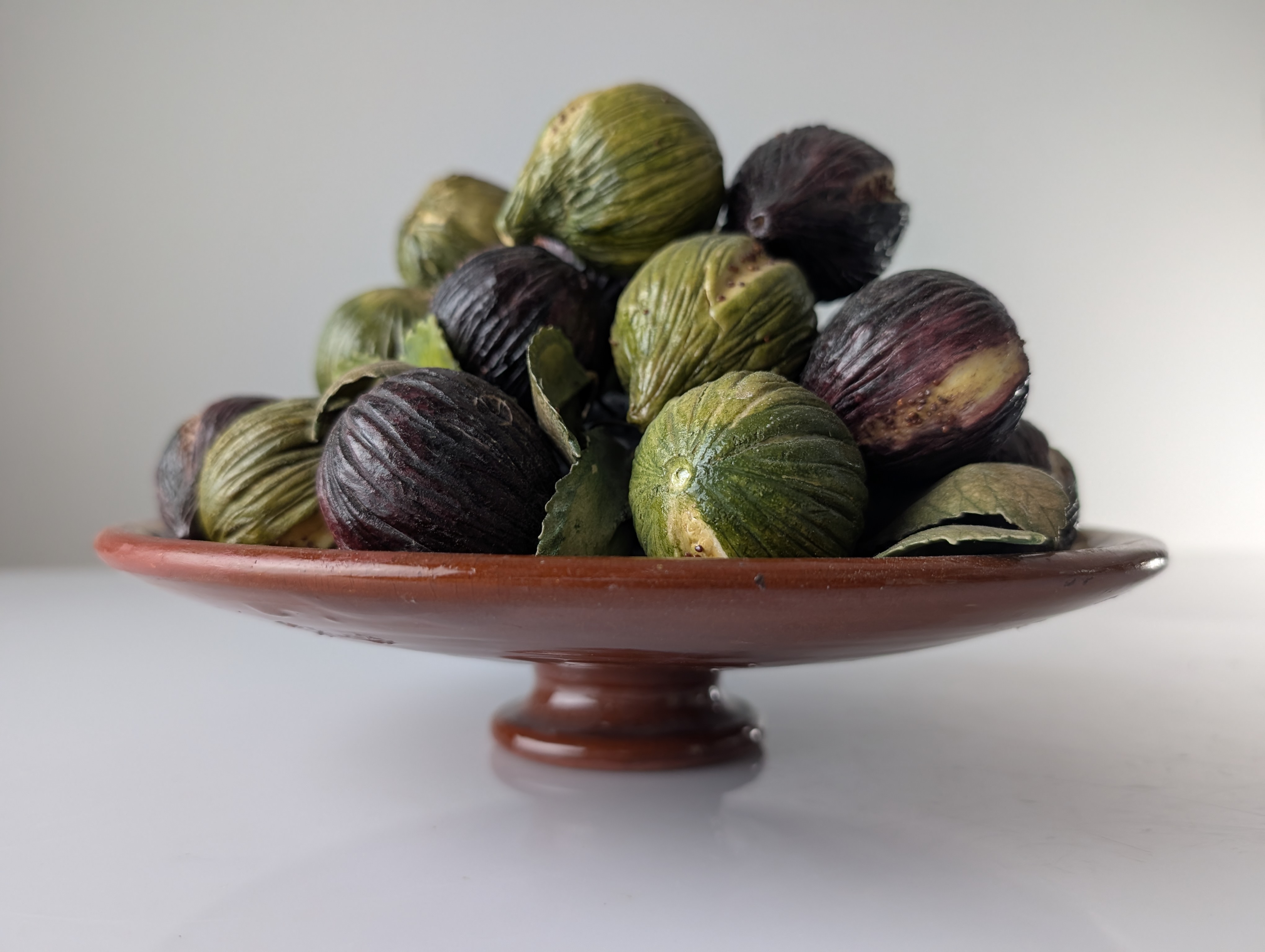 Plato de Higos en Trampantojo en Ceramica Miga de Pan, Andalucía, 1950s - Imagen 6
