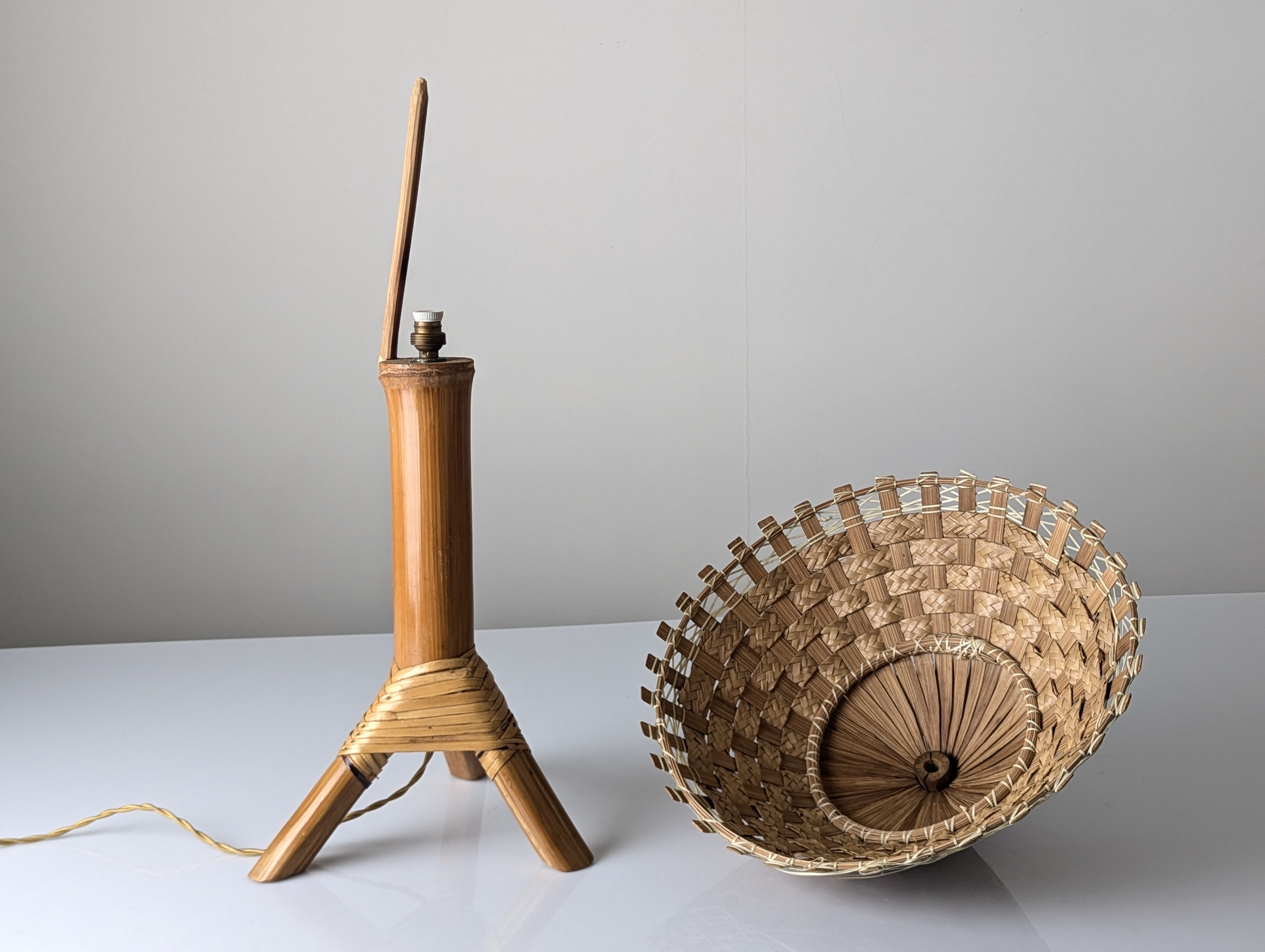 Lámpara de Mesa de Bambú y Ratán con Pantalla Tejida, 1950s - Imagen 4