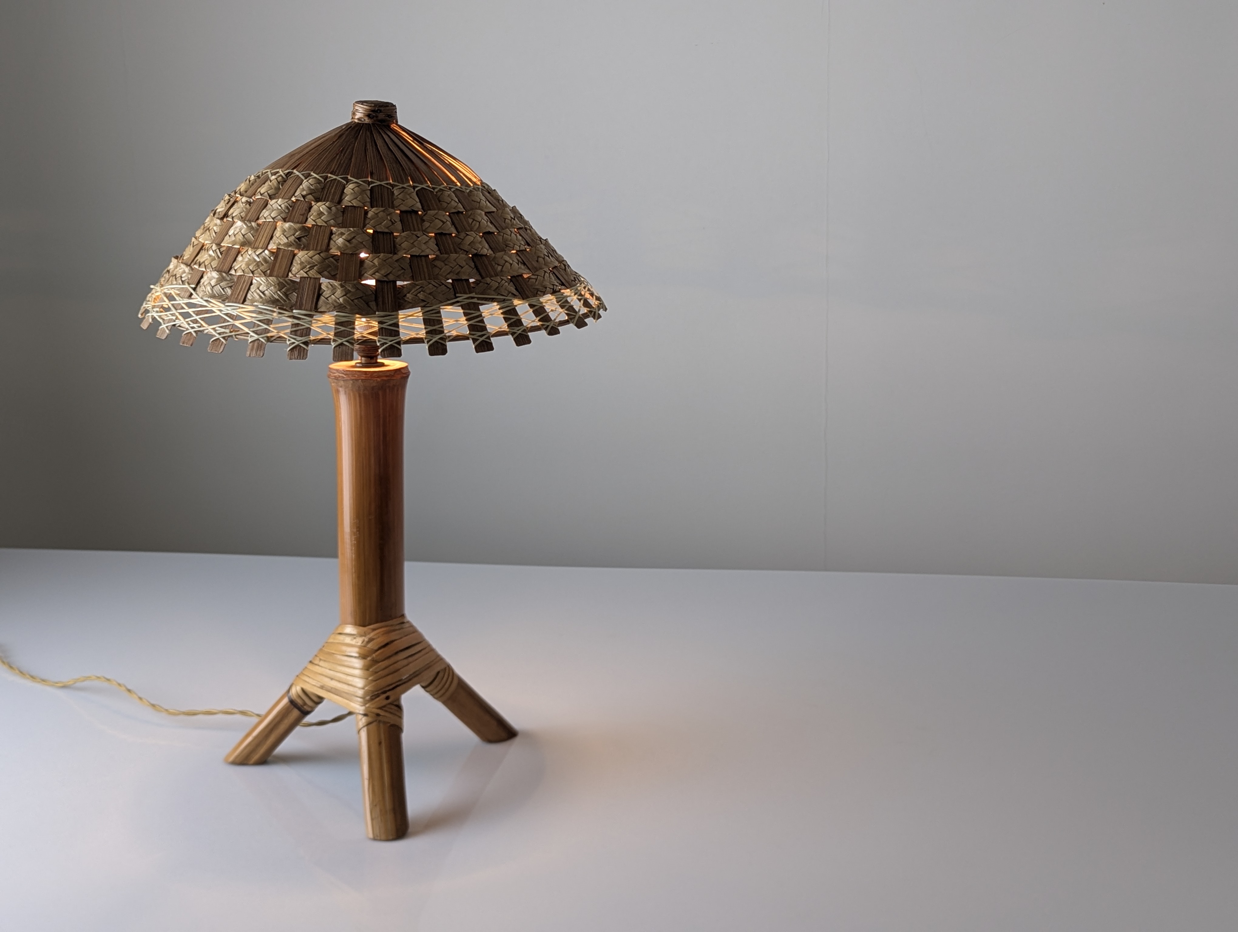 Lámpara de Mesa de Bambú y Ratán con Pantalla Tejida, 1950s - Imagen 13