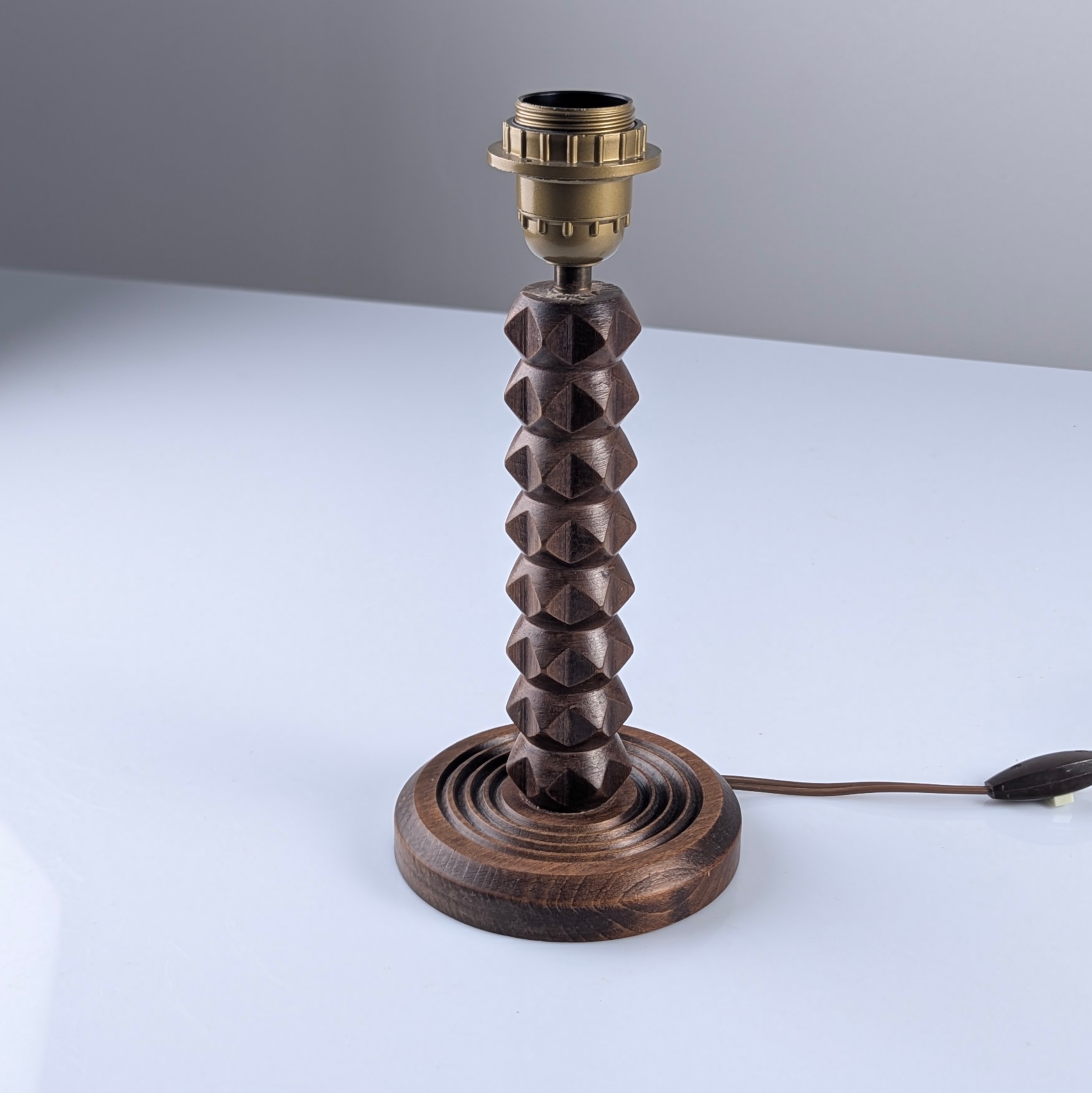 Lámpara de Mesa Charles Dudouyt de Roble con Pantalla de Pergamino, Francia, 1950s - Imagen 11